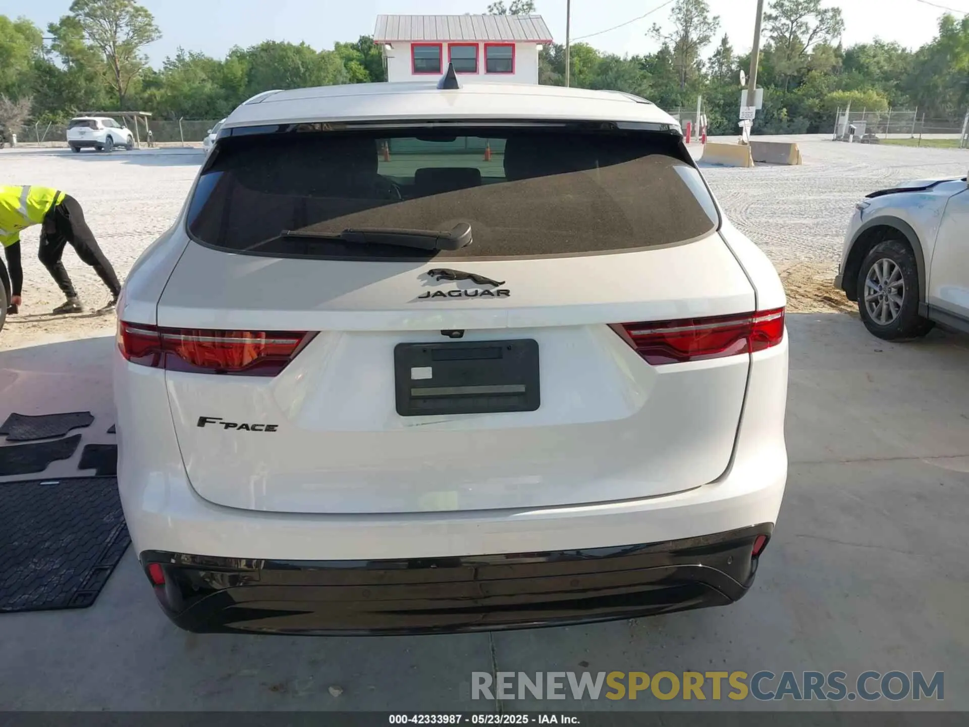 16 Photograph of a damaged car SADCJ2EX8PA708744 JAGUAR F-PACE 2023