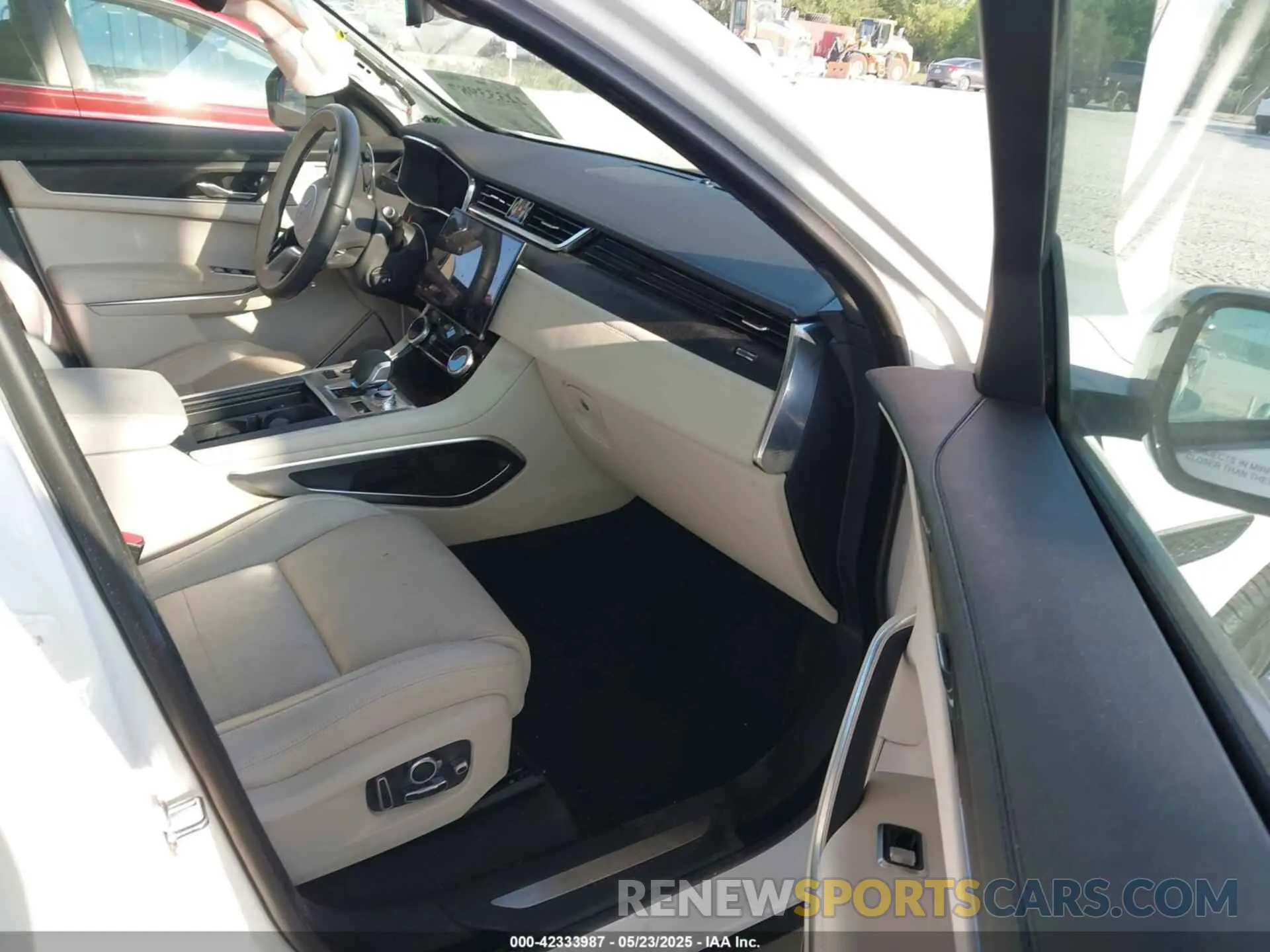 5 Photograph of a damaged car SADCJ2EX8PA708744 JAGUAR F-PACE 2023