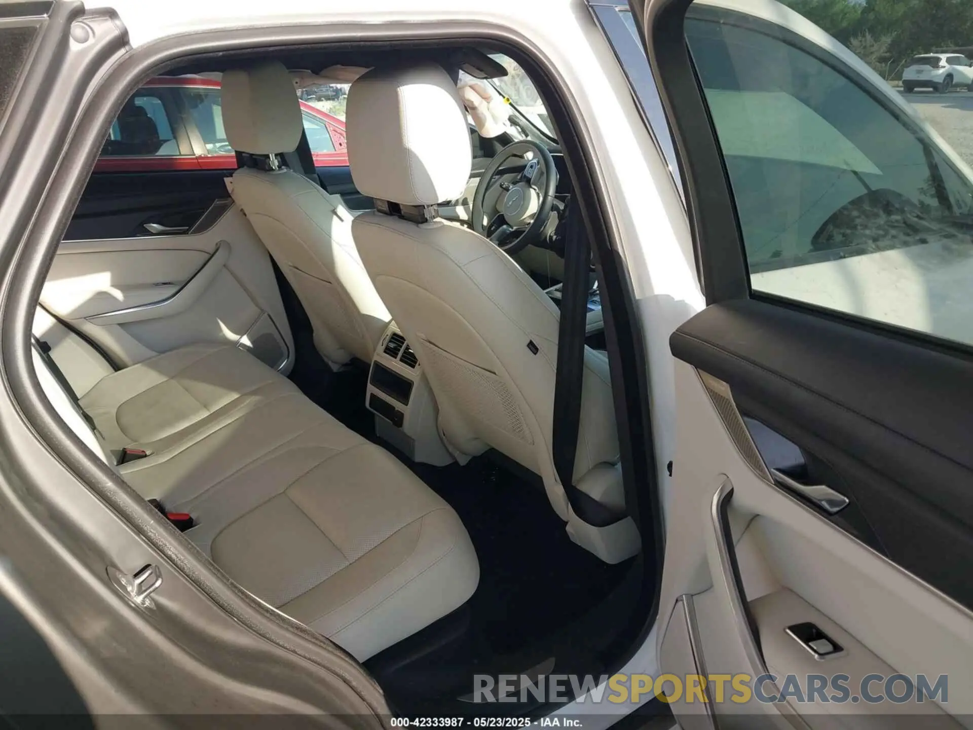 8 Photograph of a damaged car SADCJ2EX8PA708744 JAGUAR F-PACE 2023
