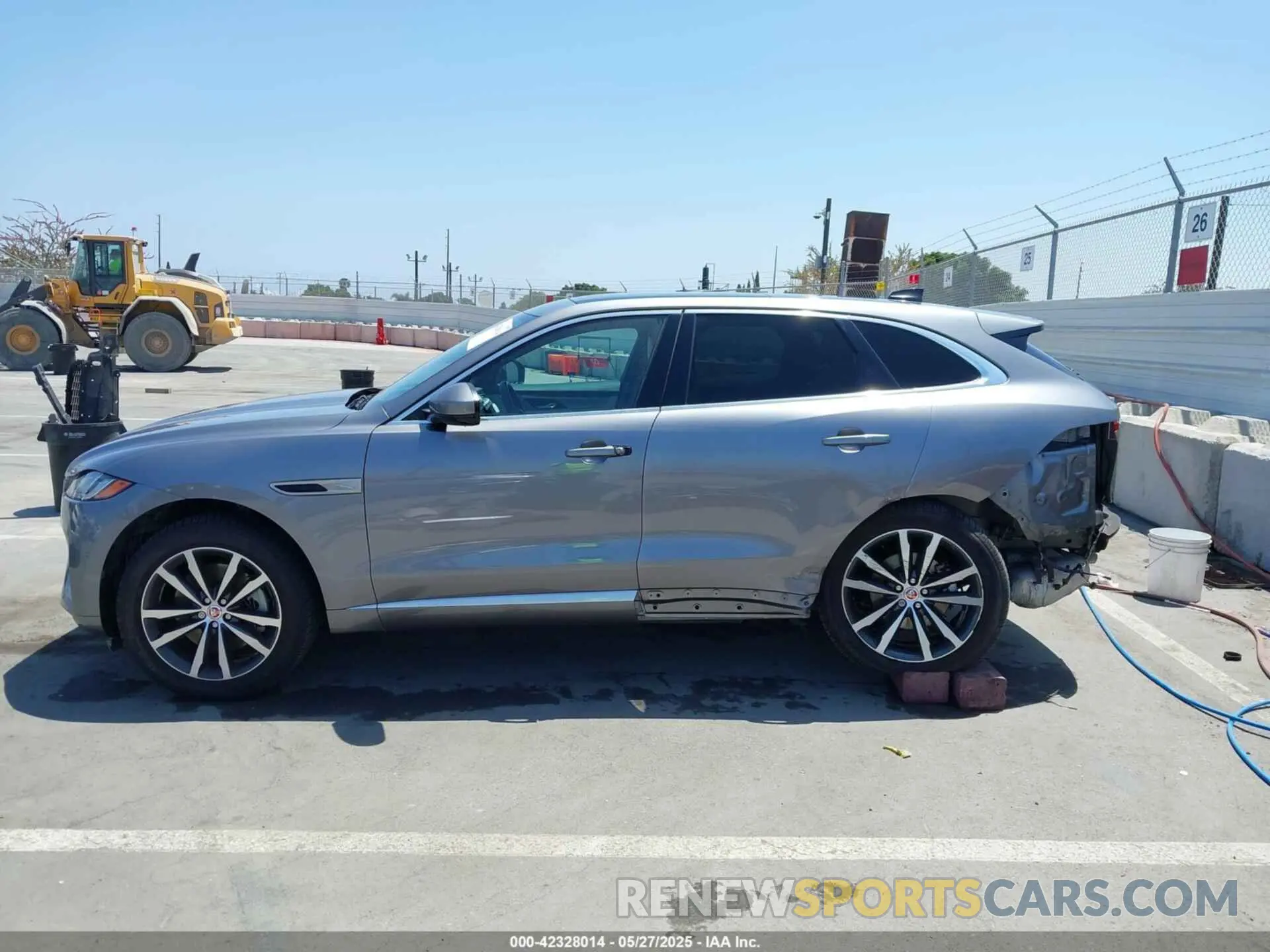 15 Photograph of a damaged car SADCT2FU0PA711507 JAGUAR F-PACE 2023