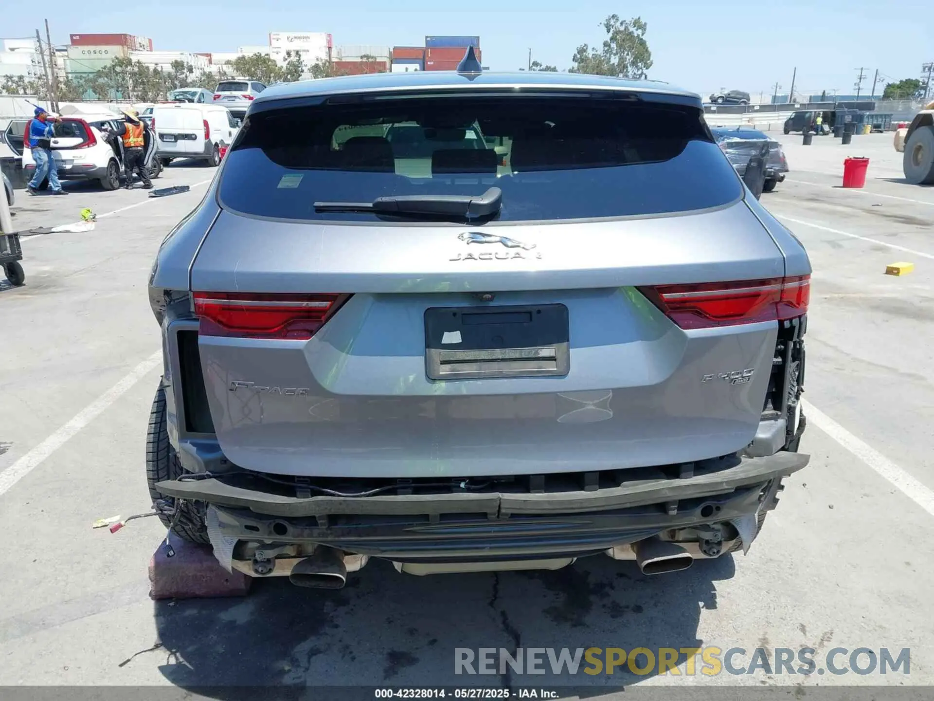 17 Photograph of a damaged car SADCT2FU0PA711507 JAGUAR F-PACE 2023