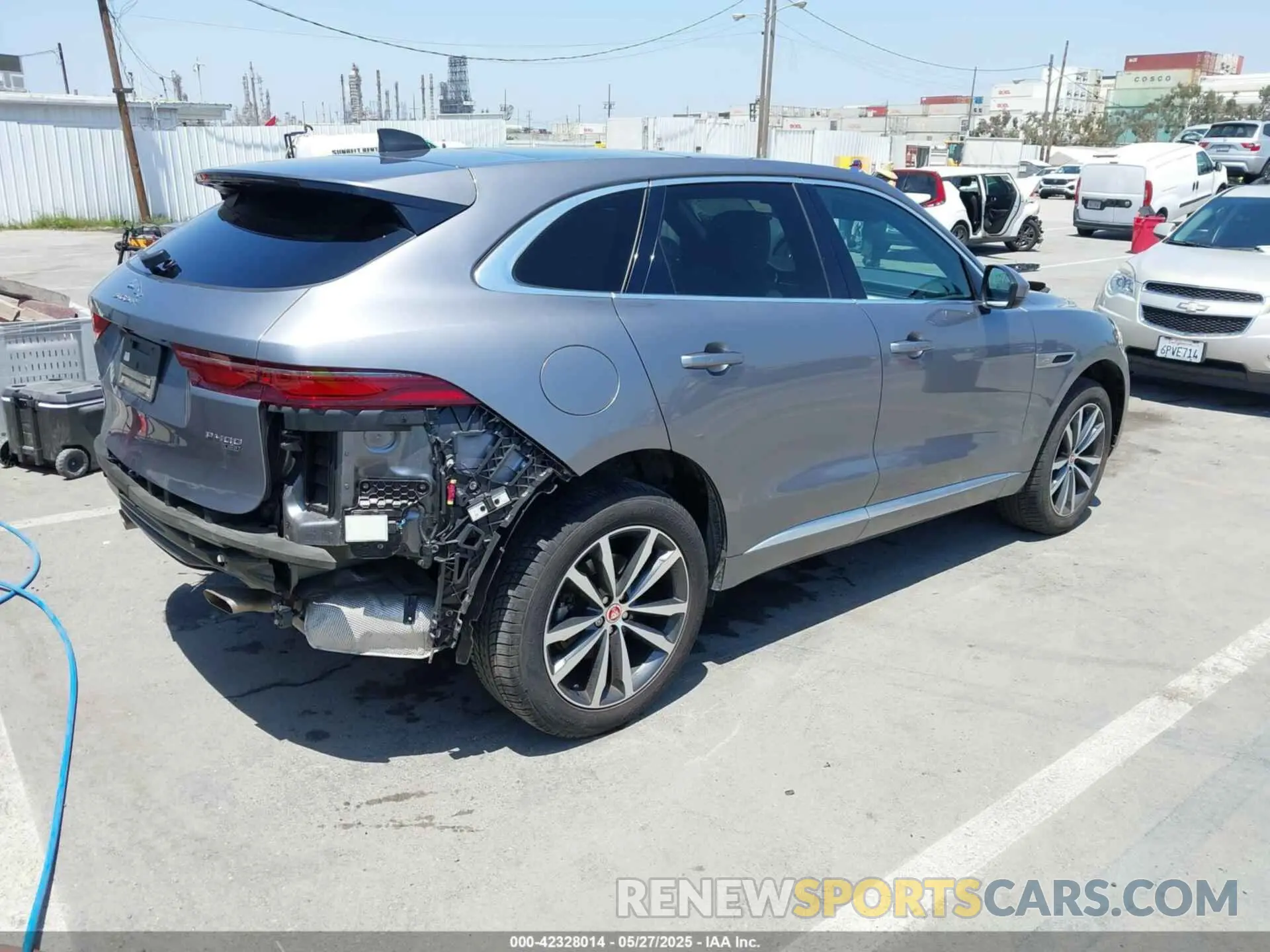 4 Photograph of a damaged car SADCT2FU0PA711507 JAGUAR F-PACE 2023