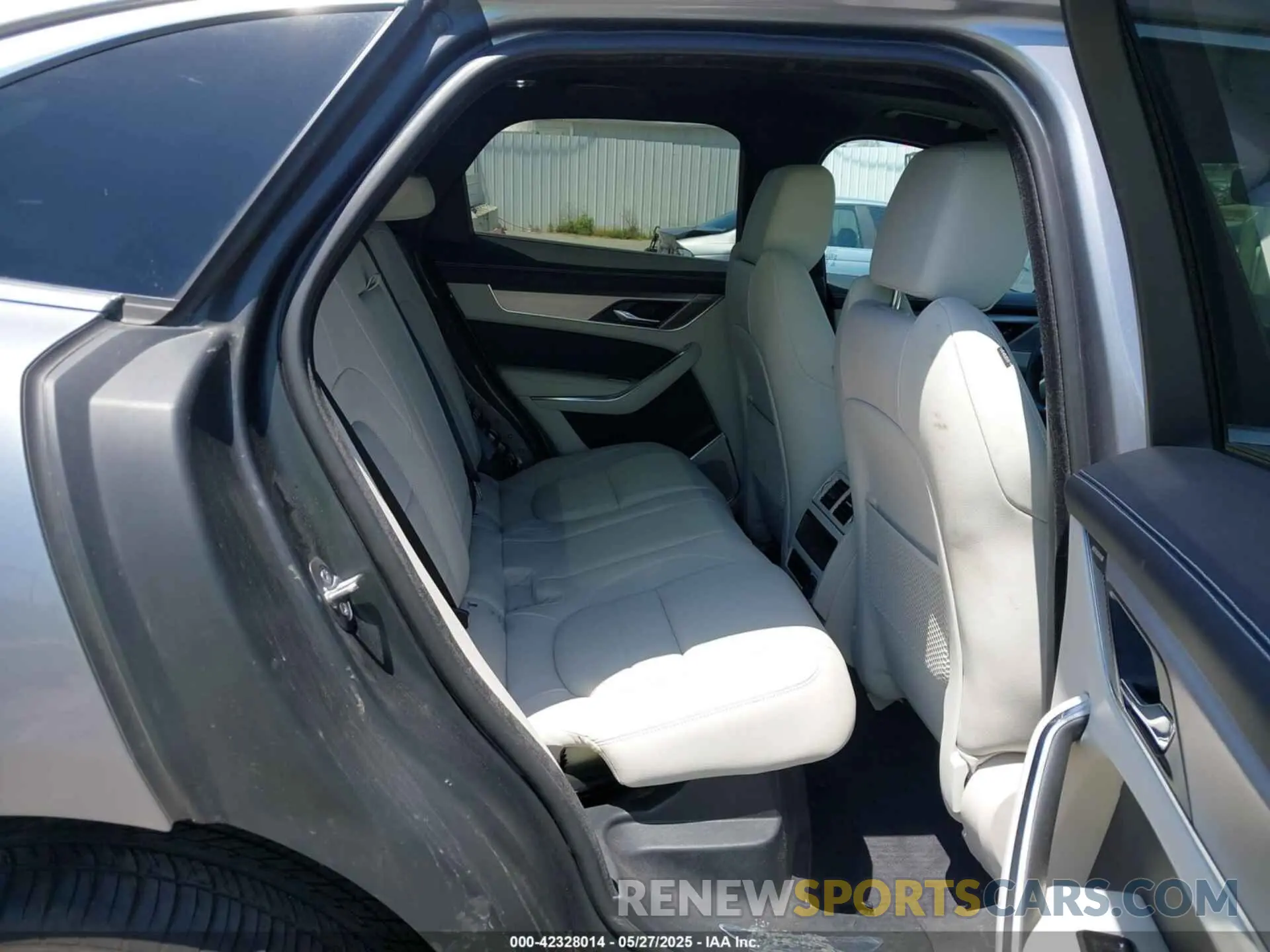 8 Photograph of a damaged car SADCT2FU0PA711507 JAGUAR F-PACE 2023