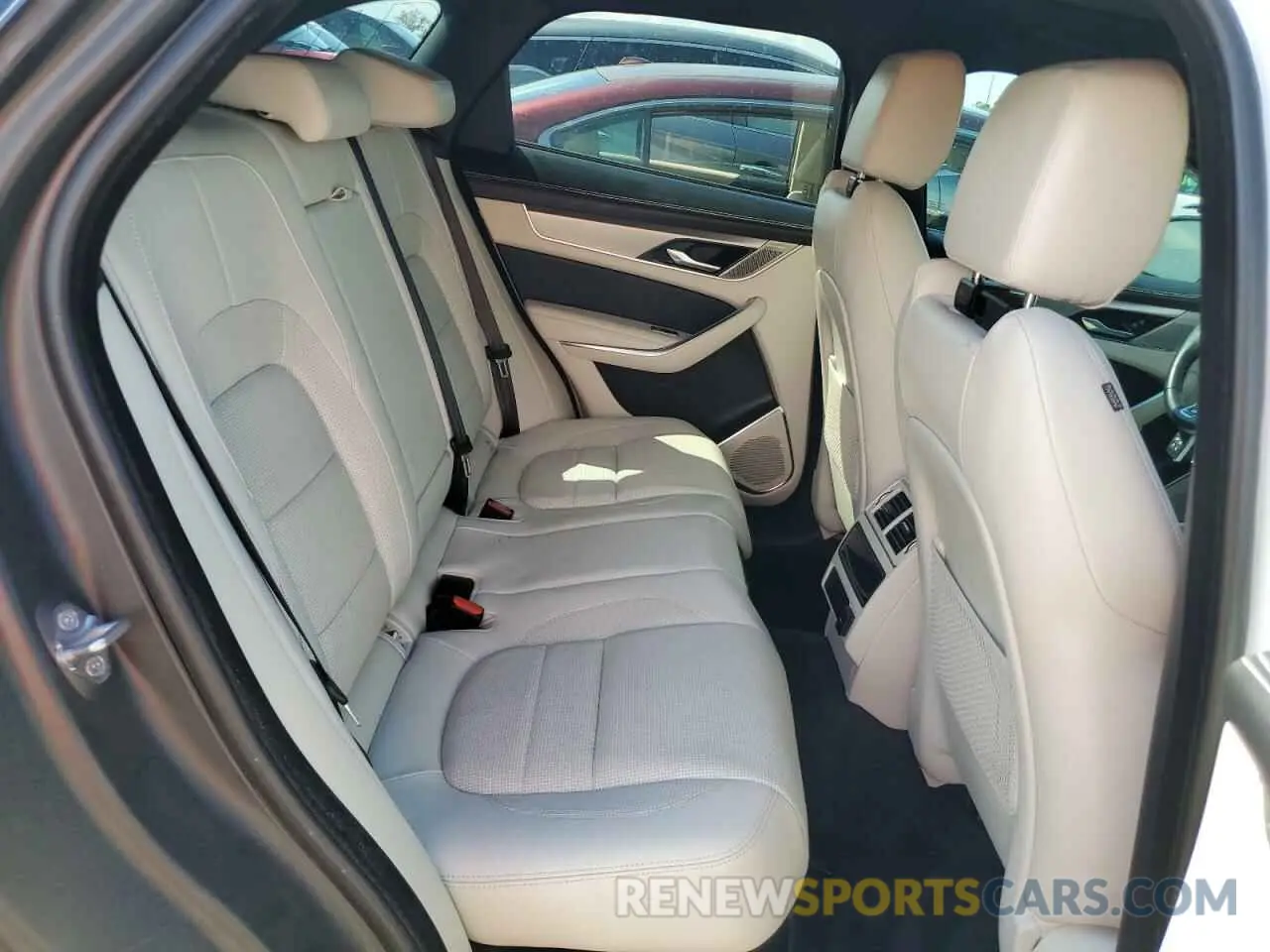 11 Photograph of a damaged car SADCT2FU6PA708143 JAGUAR F-PACE 2023