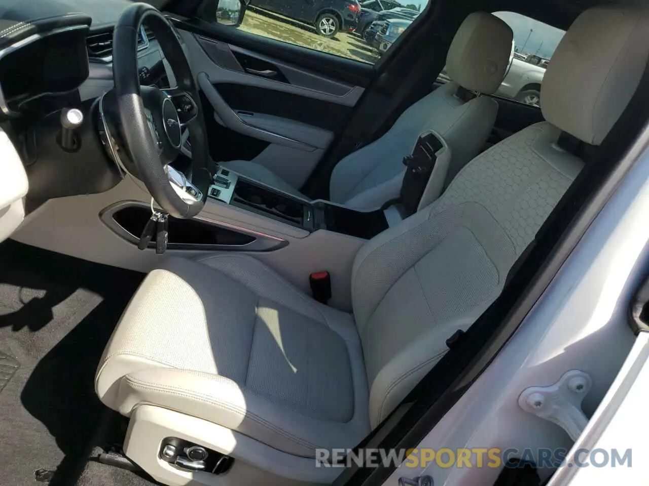 7 Photograph of a damaged car SADCT2FU6PA708143 JAGUAR F-PACE 2023
