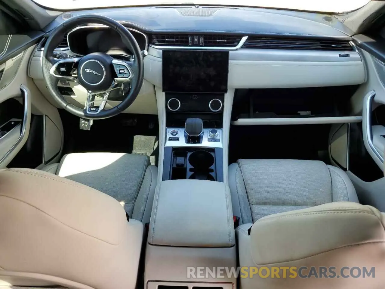 8 Photograph of a damaged car SADCT2FU6PA708143 JAGUAR F-PACE 2023