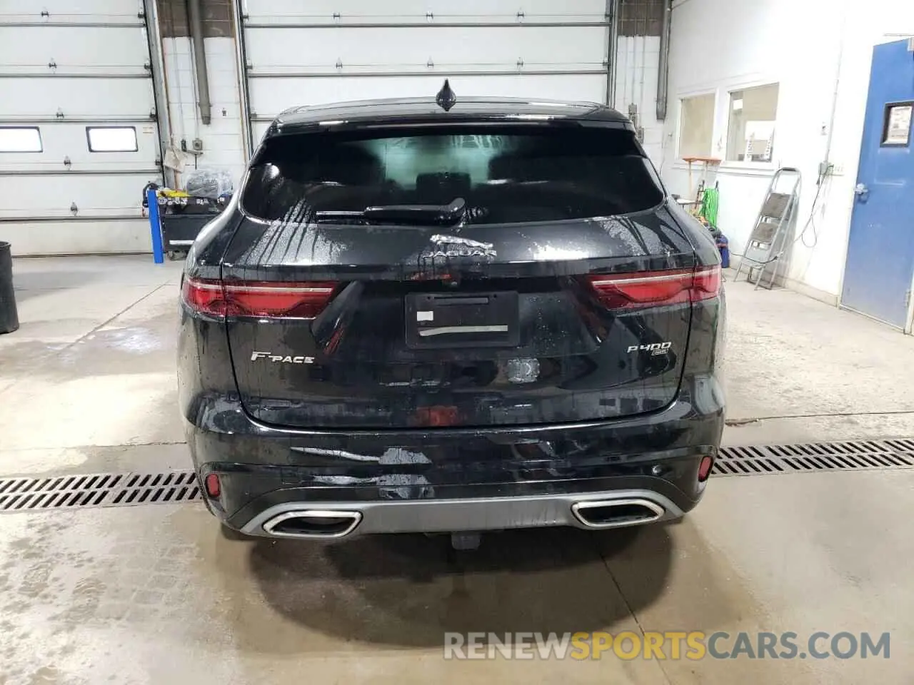 6 Photograph of a damaged car SADCT2FU7PA704571 JAGUAR F-PACE 2023