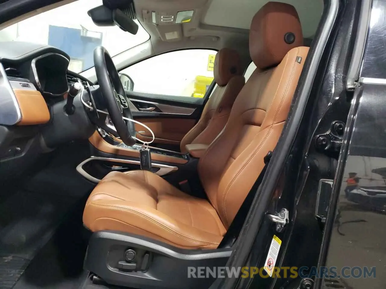 7 Photograph of a damaged car SADCT2FU7PA704571 JAGUAR F-PACE 2023