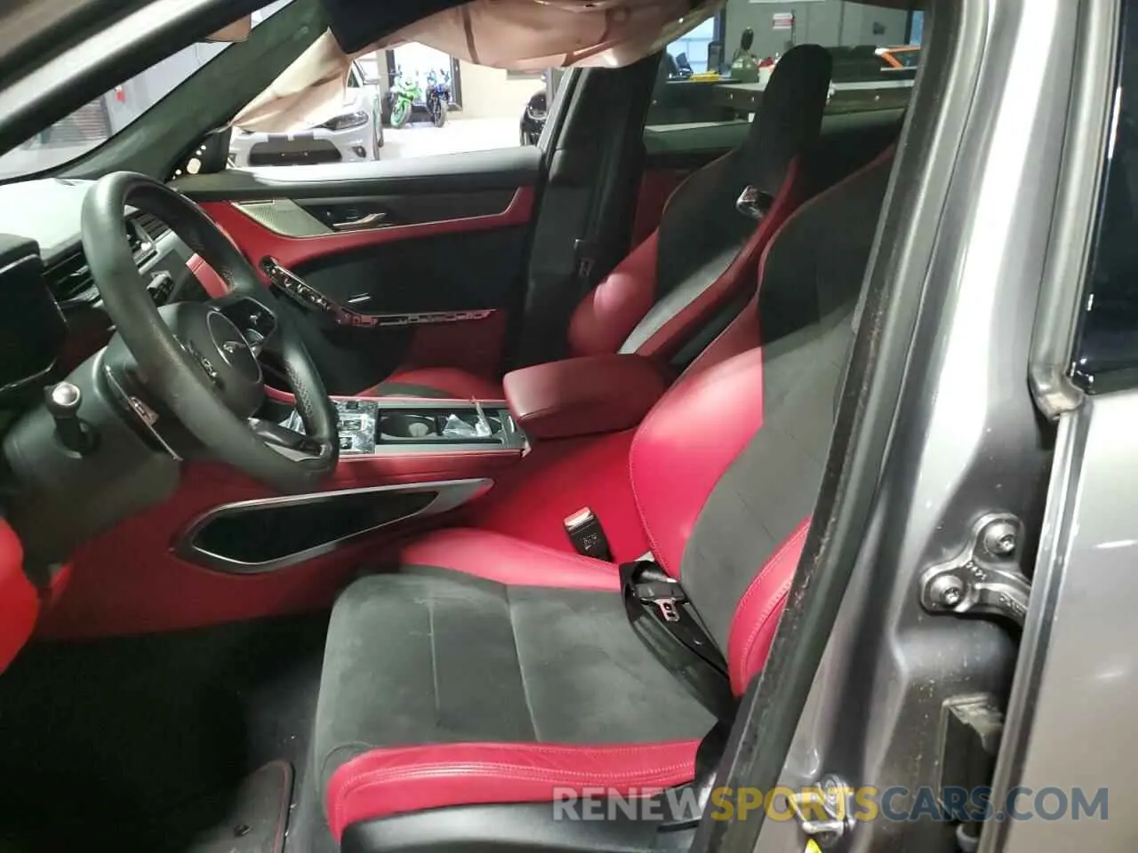 9 Photograph of a damaged car SADCZ2EE1PA704896 JAGUAR F-PACE 2023