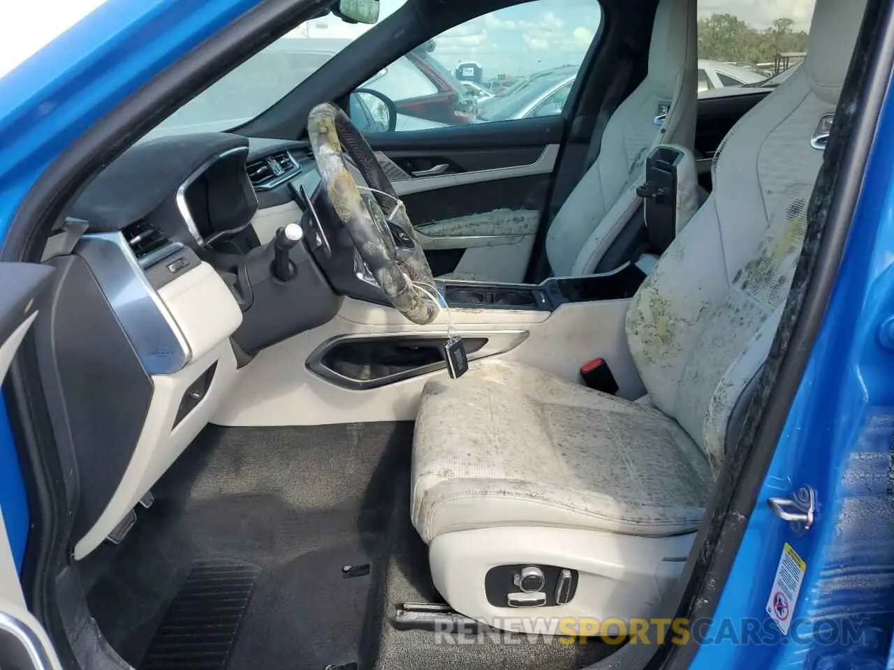 7 Photograph of a damaged car SADCZ2EE7PA704045 JAGUAR F-PACE 2023