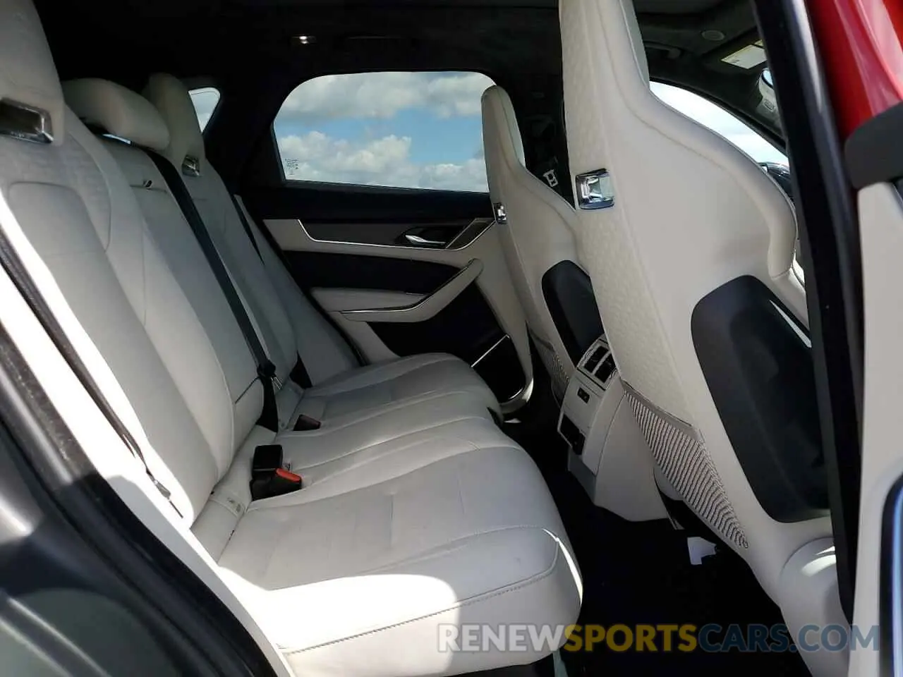 11 Photograph of a damaged car SADCZ2EEXPA708753 JAGUAR F-PACE 2023