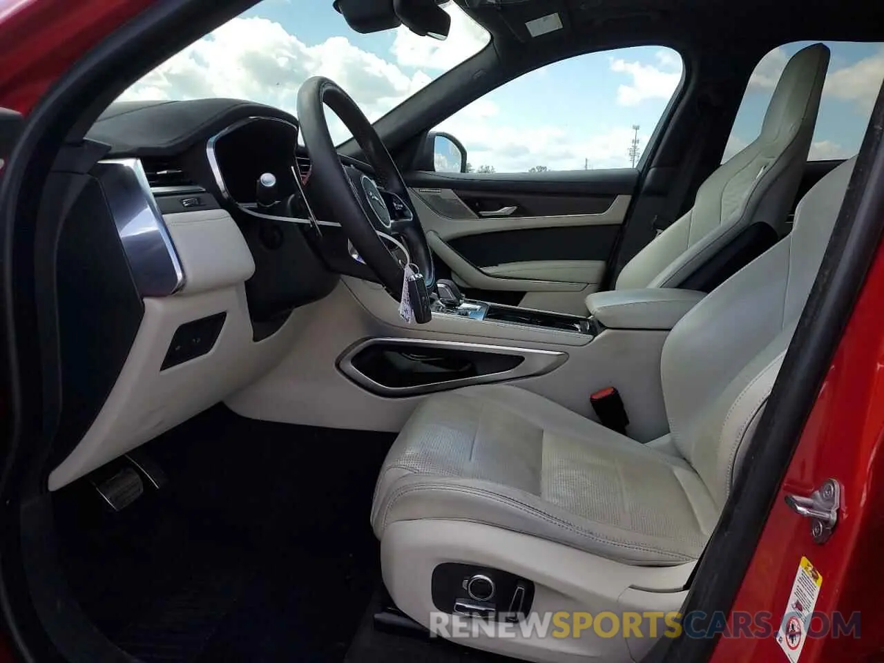 7 Photograph of a damaged car SADCZ2EEXPA708753 JAGUAR F-PACE 2023