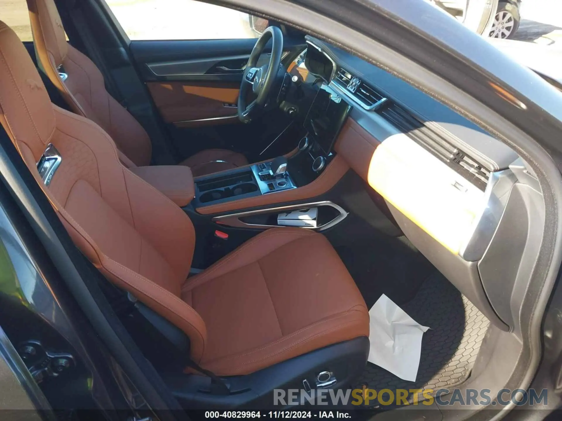 5 Photograph of a damaged car SADCT2EX0RA729326 JAGUAR F-PACE 2024