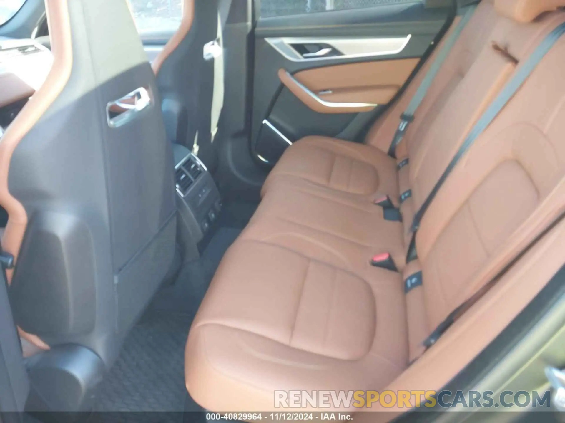 8 Photograph of a damaged car SADCT2EX0RA729326 JAGUAR F-PACE 2024