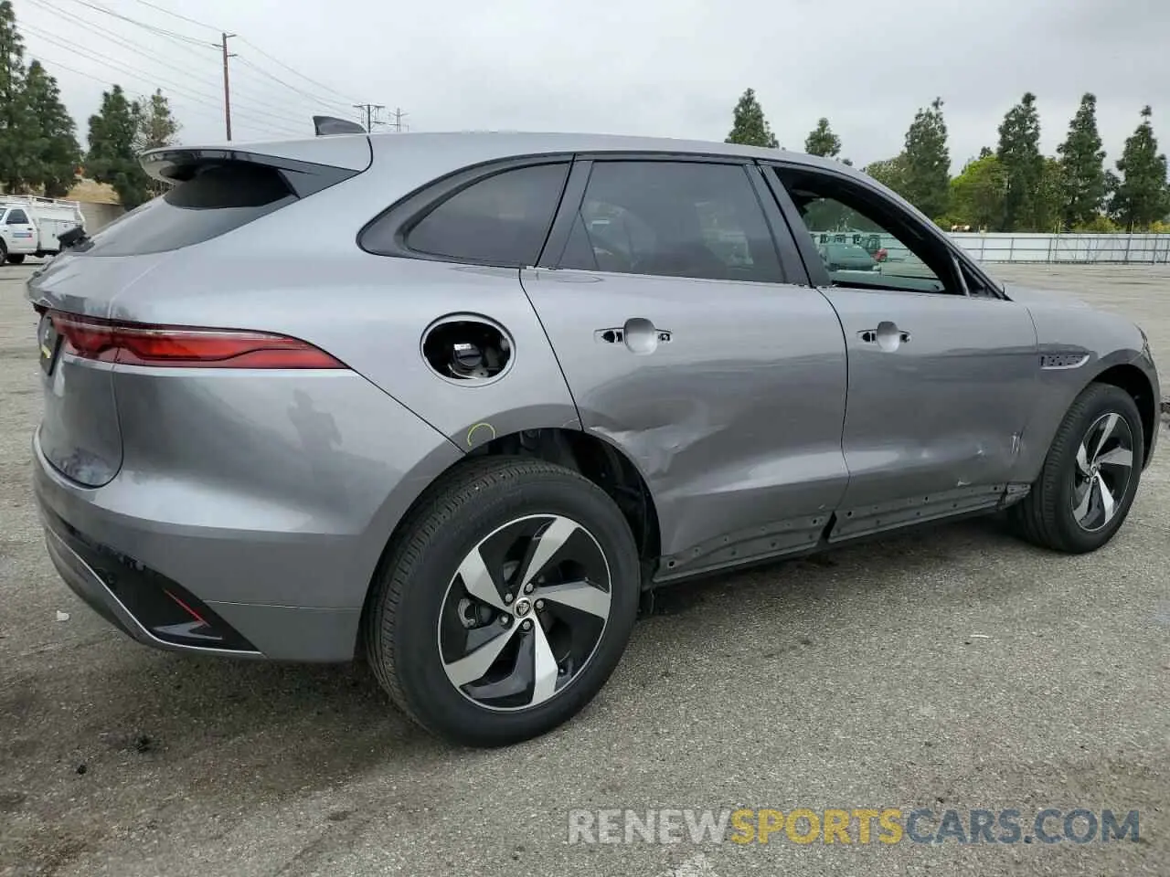 3 Photograph of a damaged car SADCT2EX8RA732328 JAGUAR F-PACE 2024