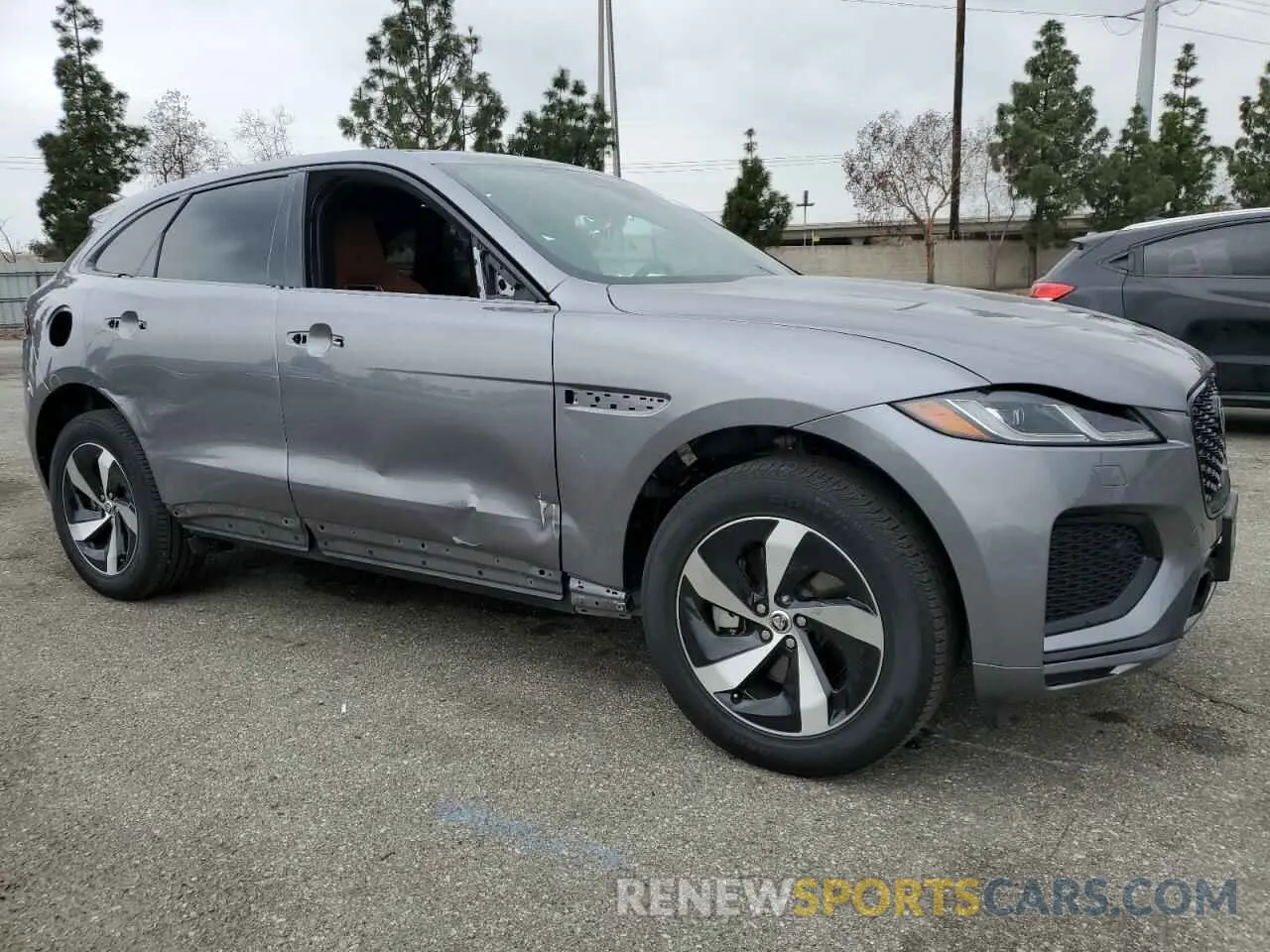 4 Photograph of a damaged car SADCT2EX8RA732328 JAGUAR F-PACE 2024
