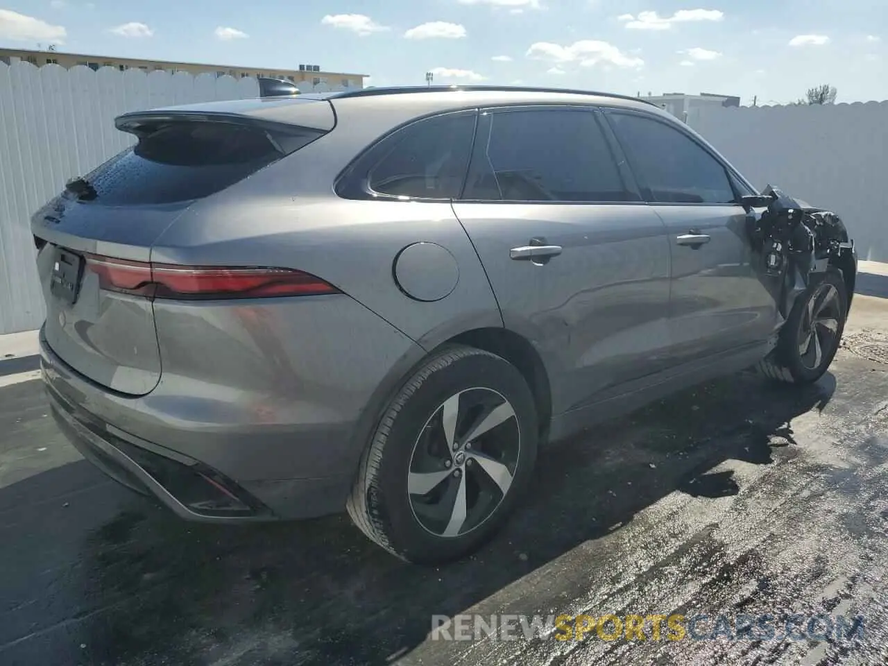 3 Photograph of a damaged car SADCT2EX8RA739764 JAGUAR F-PACE 2024