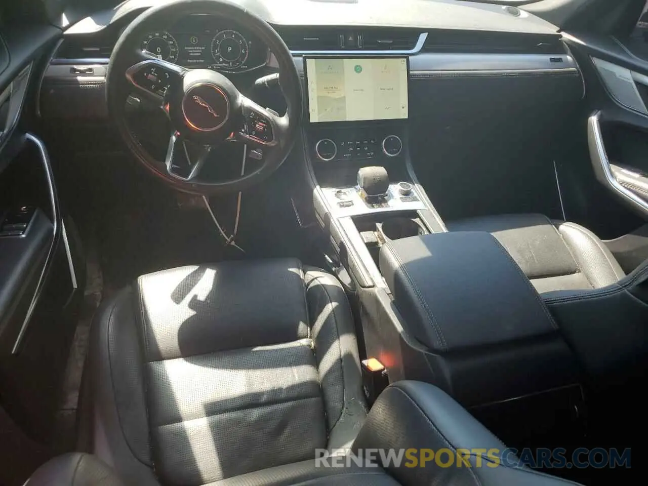 8 Photograph of a damaged car SADCT2EX8RA739764 JAGUAR F-PACE 2024