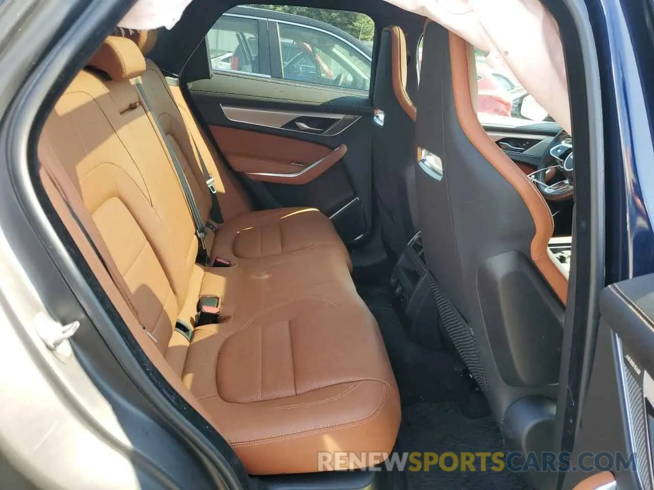 11 Photograph of a damaged car SADCT2EX9RA728062 JAGUAR F-PACE 2024