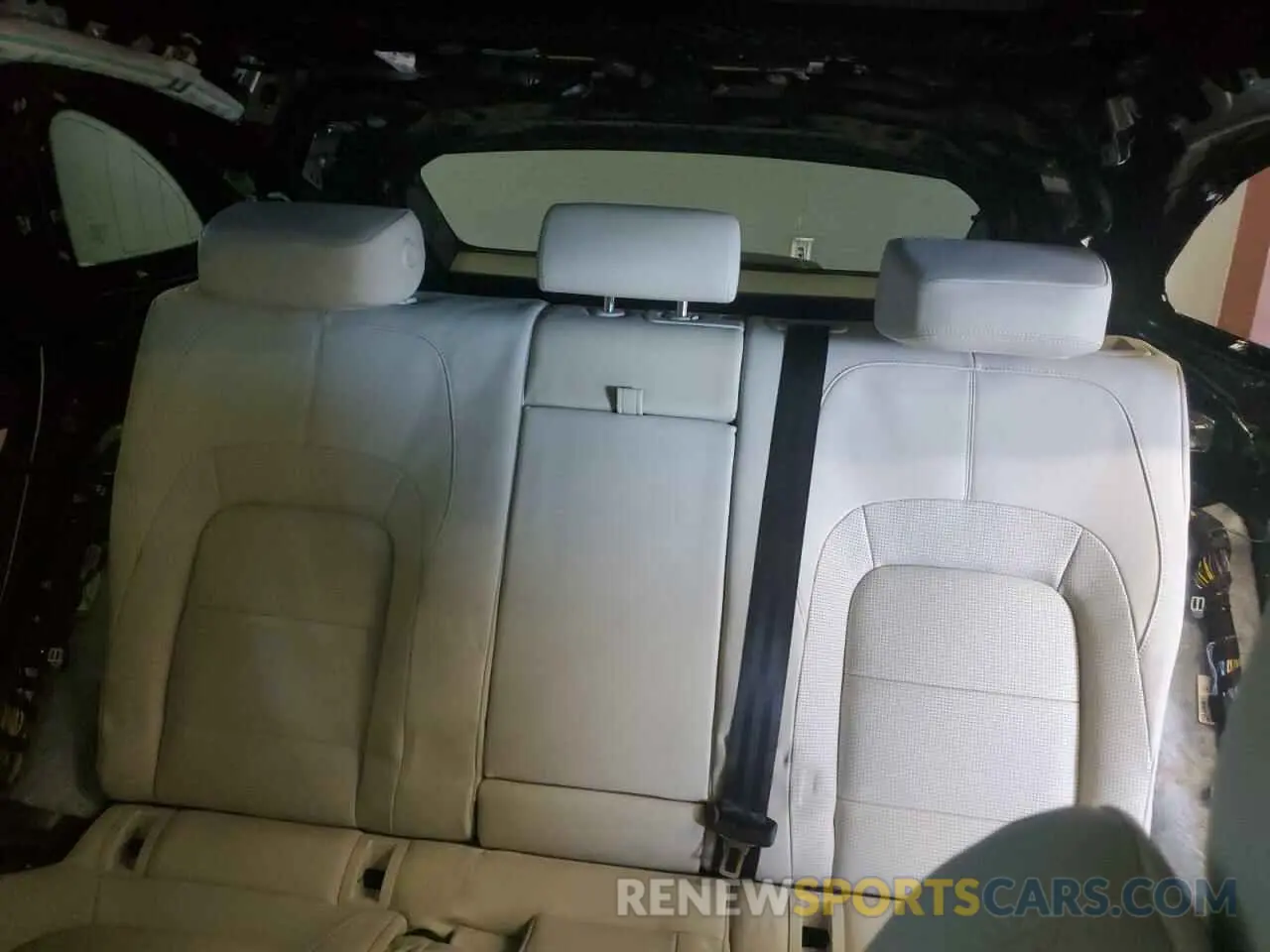 10 Photograph of a damaged car SADCT2FU1RA739013 JAGUAR F-PACE 2024