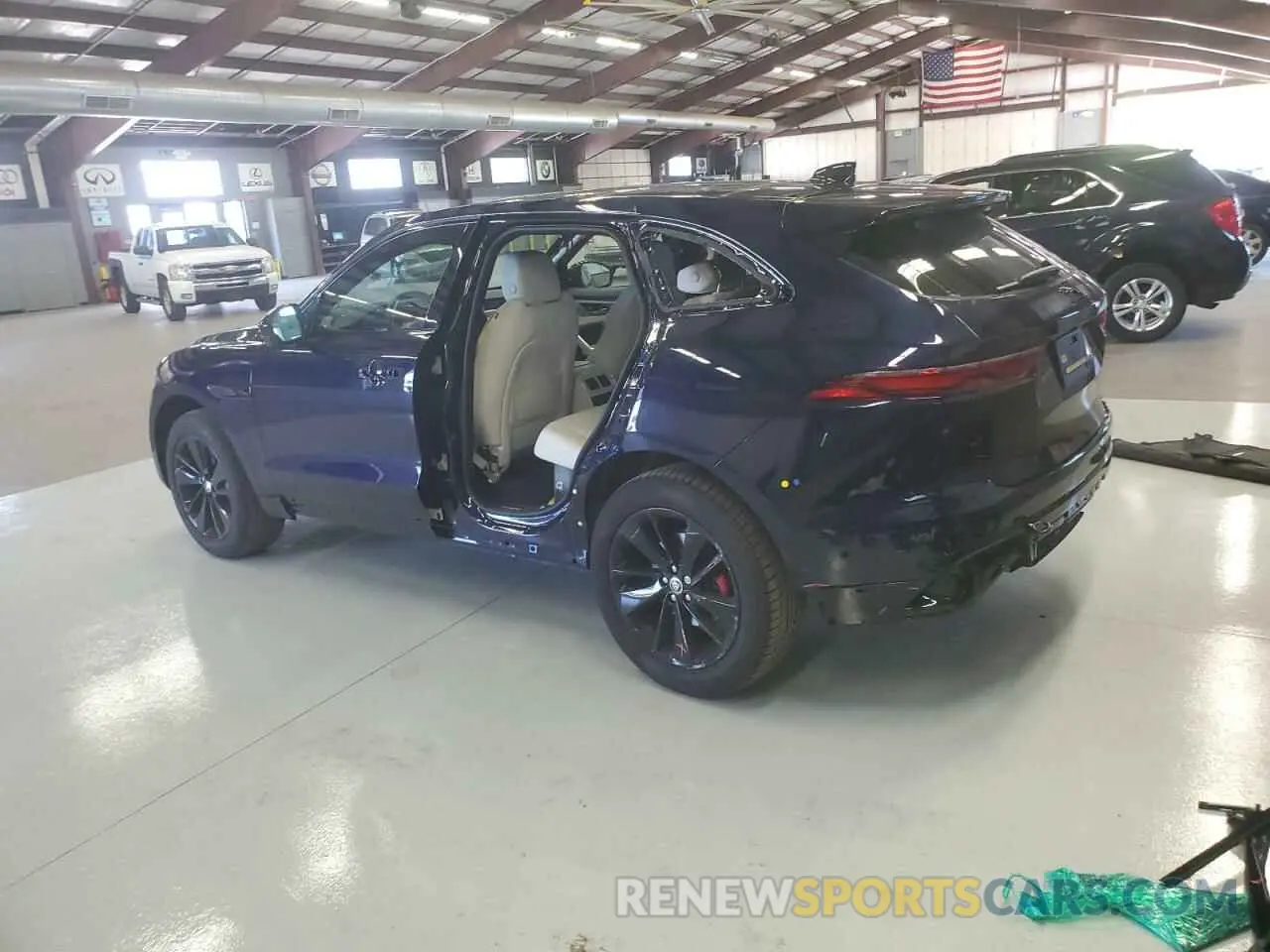 2 Photograph of a damaged car SADCT2FU1RA739013 JAGUAR F-PACE 2024