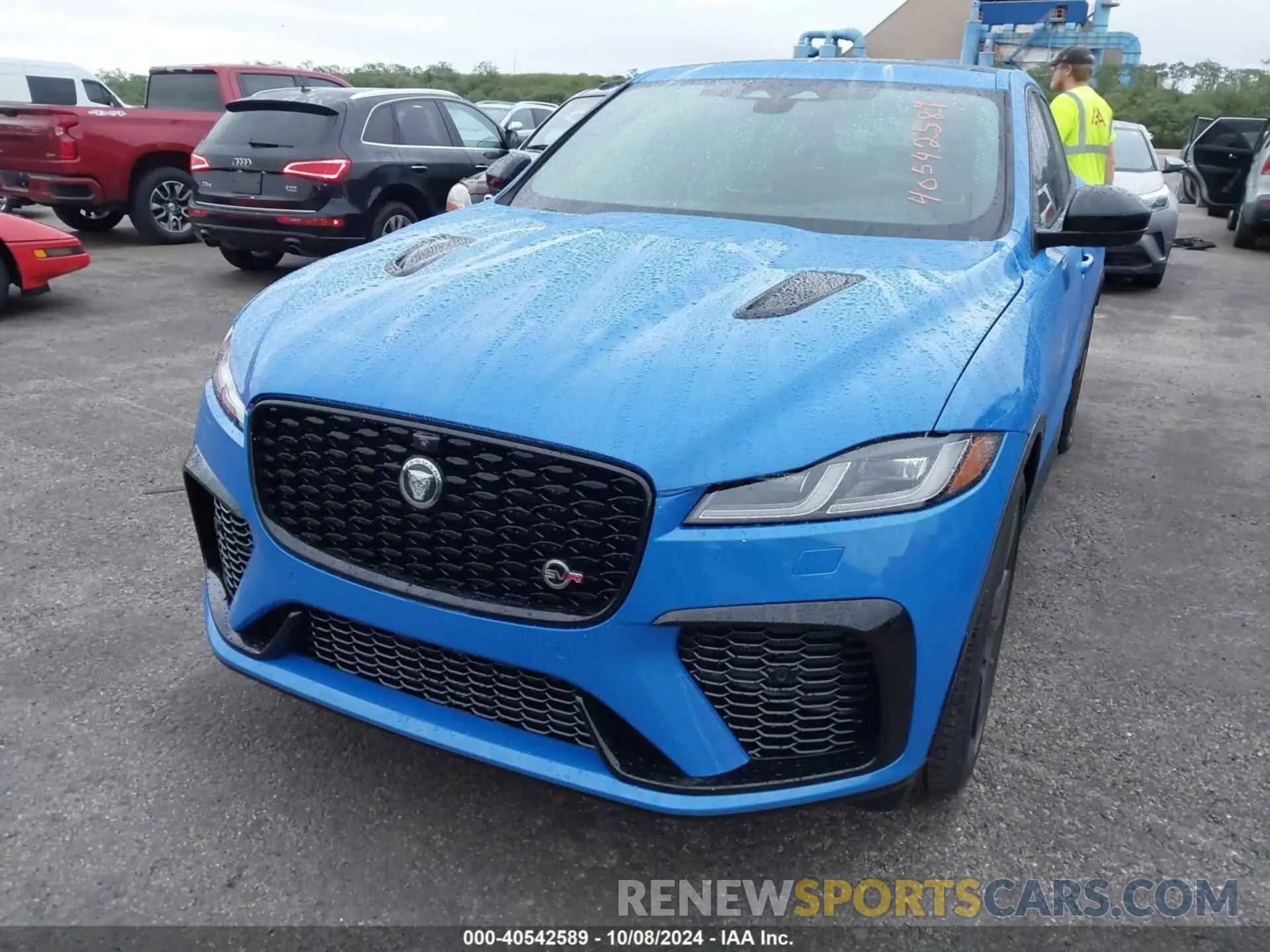 11 Photograph of a damaged car SADCZ2EE1RA725959 JAGUAR F-PACE 2024