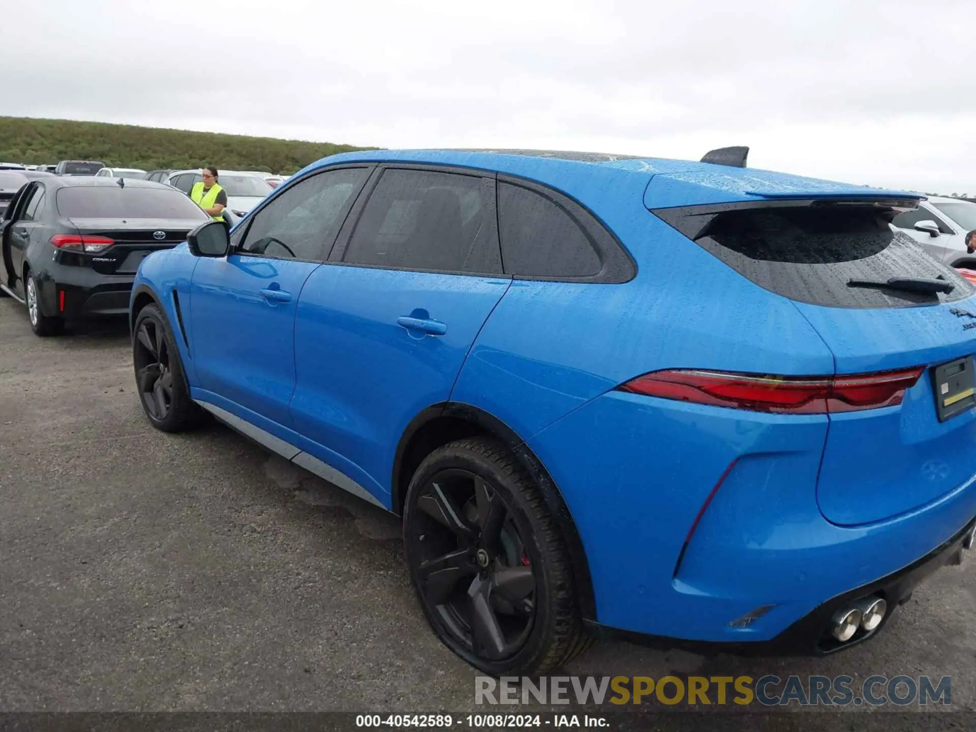 13 Photograph of a damaged car SADCZ2EE1RA725959 JAGUAR F-PACE 2024