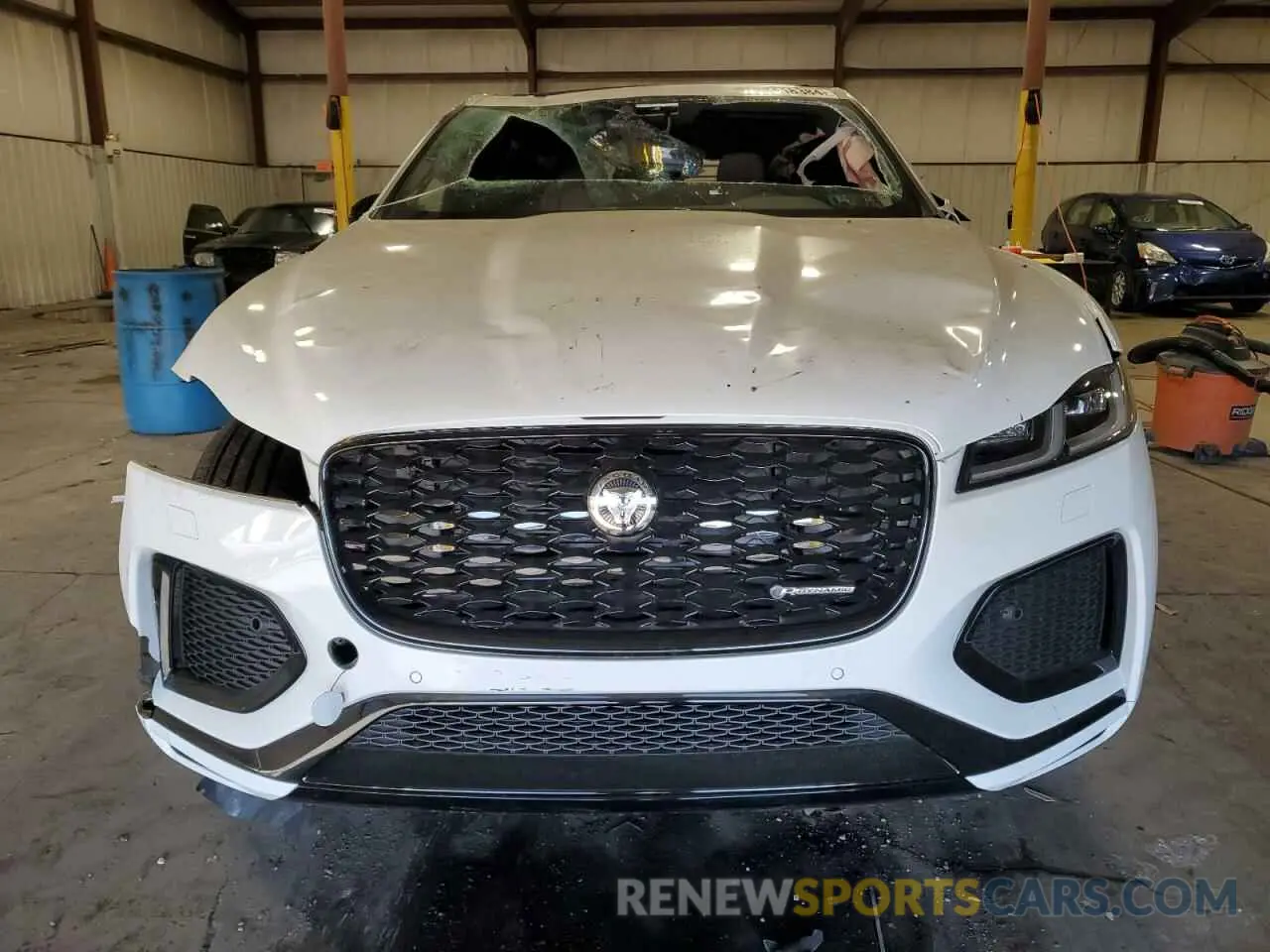 5 Photograph of a damaged car SADCT2EX4SA743526 JAGUAR F-PACE 2025