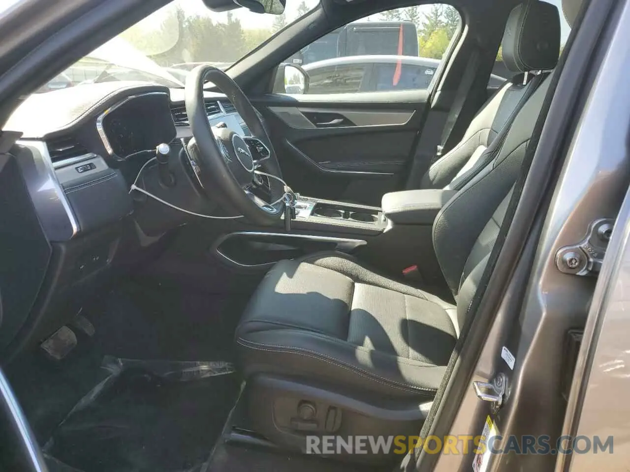 7 Photograph of a damaged car SADCT2EX7SA744590 JAGUAR F-PACE 2025
