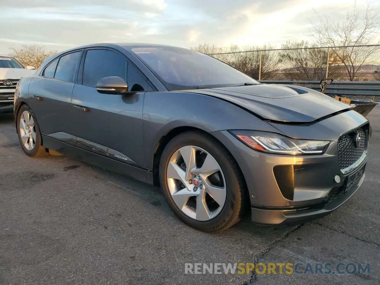4 Photograph of a damaged car SADHB2S10K1F73211 JAGUAR I-PACE 2019