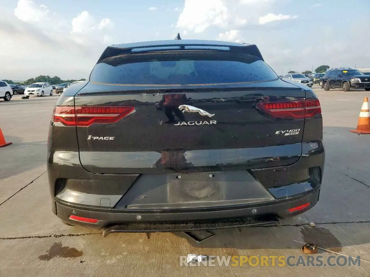 6 Photograph of a damaged car SADHC2S18K1F75303 JAGUAR I-PACE 2019