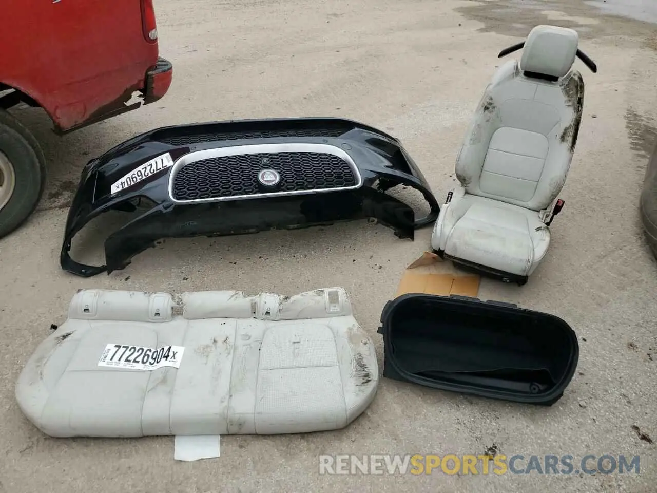 12 Photograph of a damaged car SADHD2S10K1F71324 JAGUAR I-PACE 2019