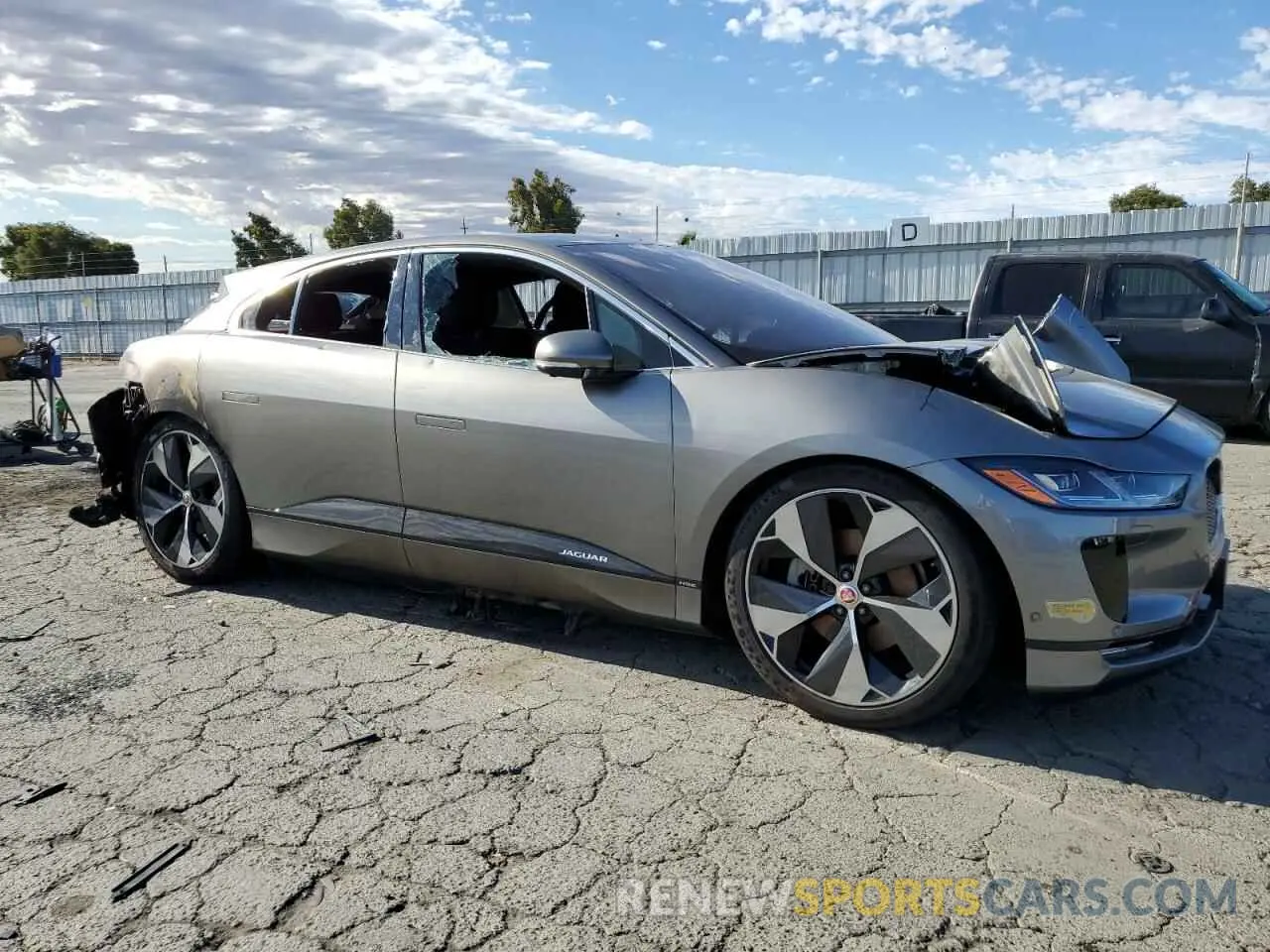 4 Photograph of a damaged car SADHD2S12K1F70031 JAGUAR I-PACE 2019