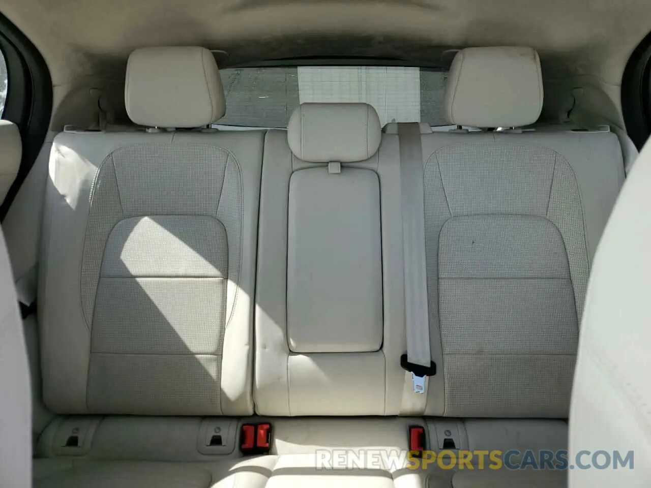 10 Photograph of a damaged car SADHD2S14K1F63517 JAGUAR I-PACE 2019