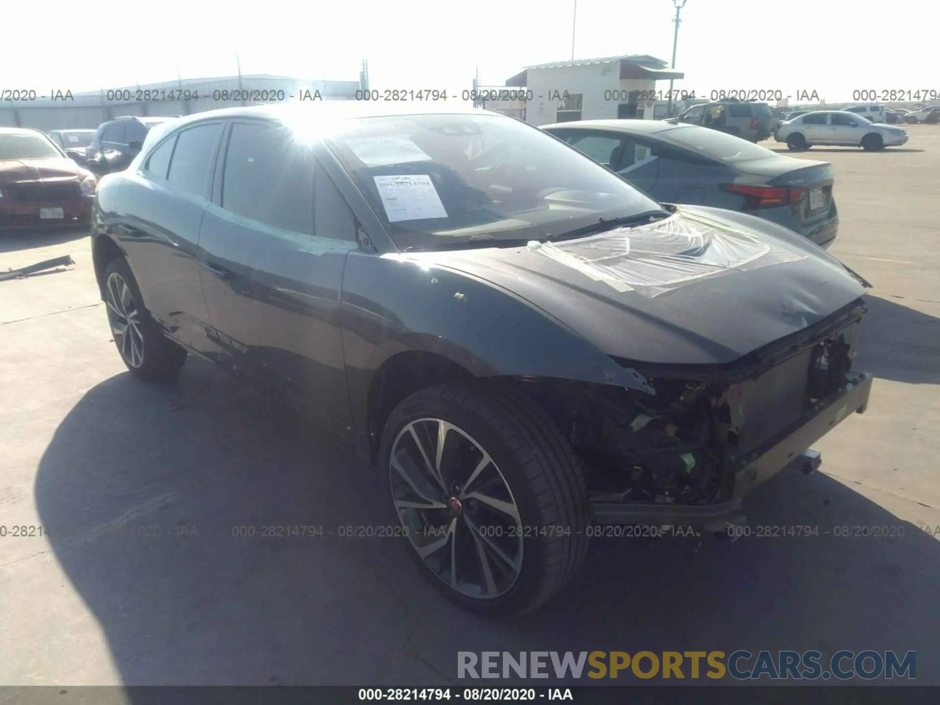 1 Photograph of a damaged car SADHD2S16K1F72400 JAGUAR I-PACE 2019