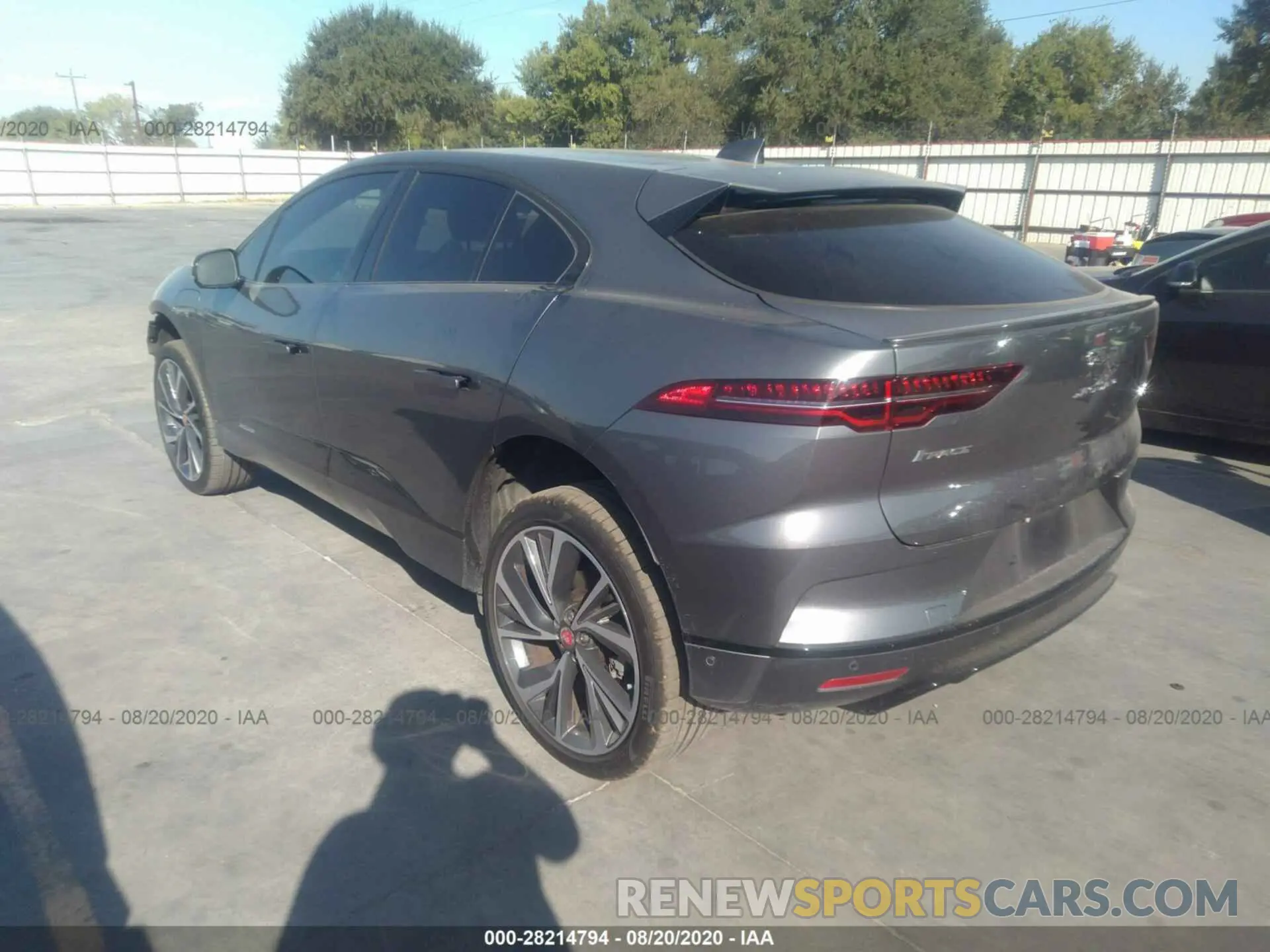 3 Photograph of a damaged car SADHD2S16K1F72400 JAGUAR I-PACE 2019