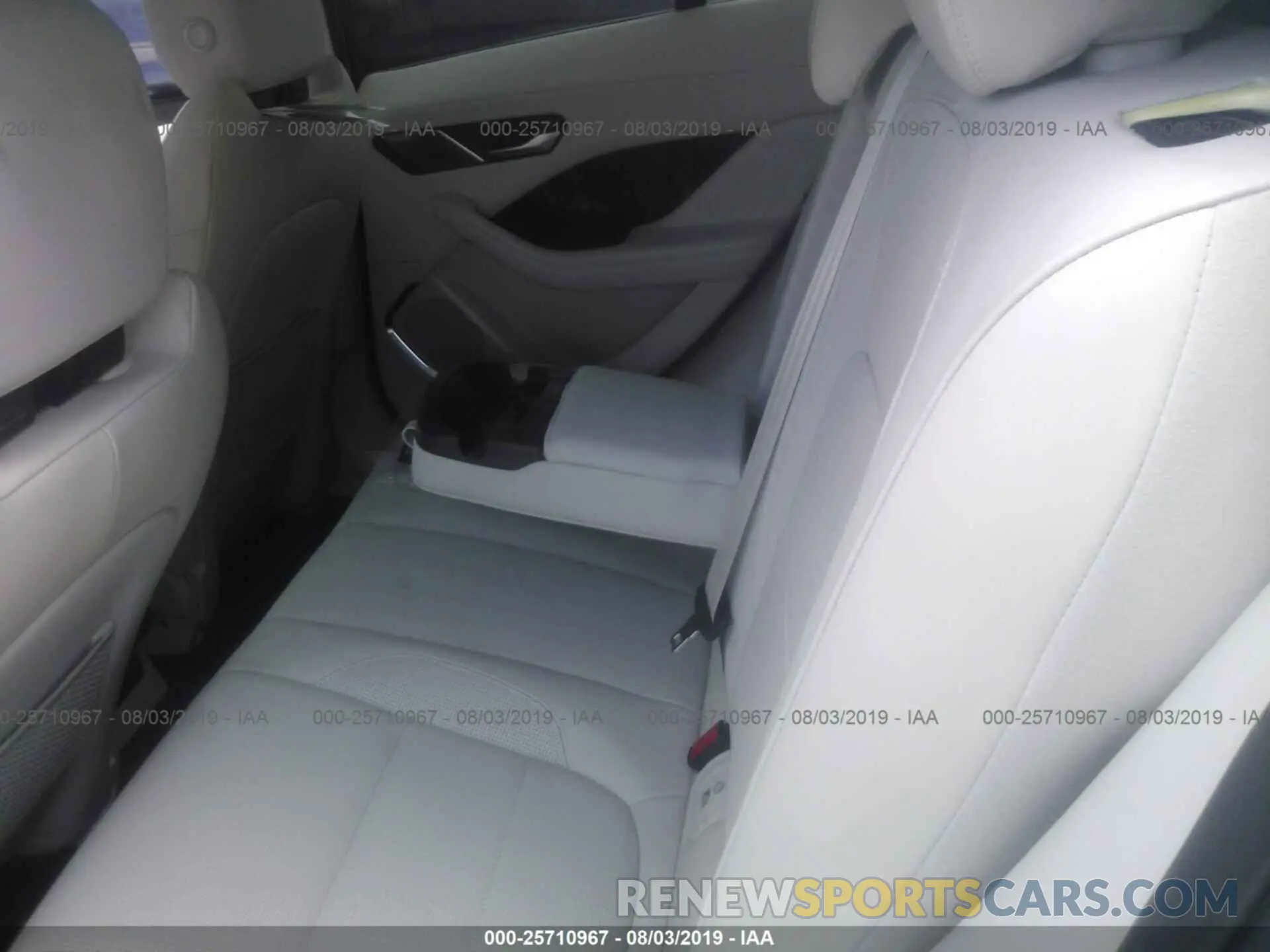 8 Photograph of a damaged car SADHD2S18K1F74536 JAGUAR I-PACE 2019