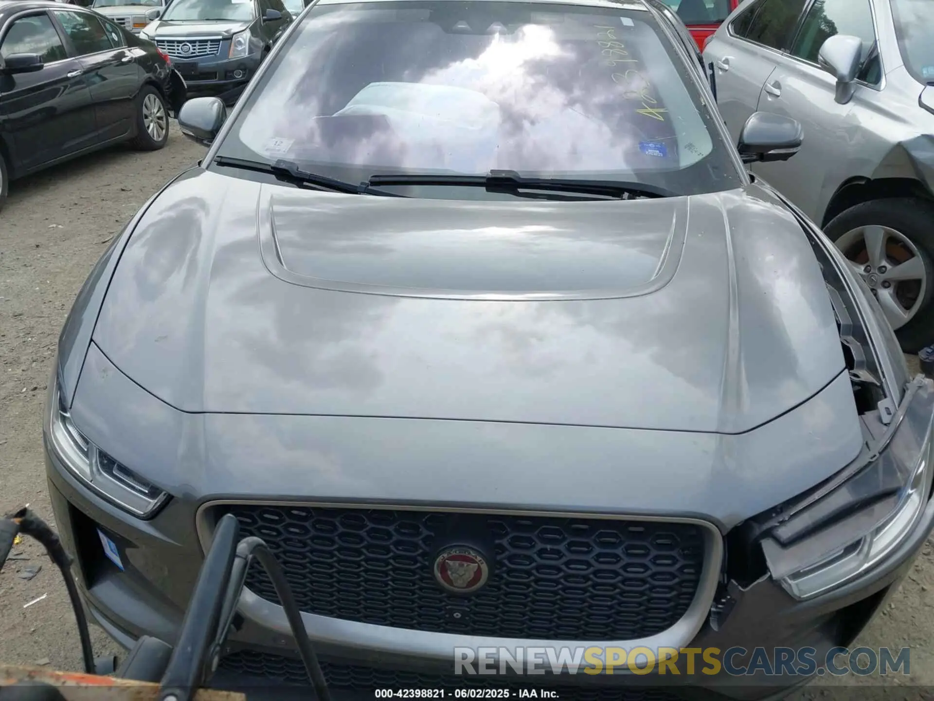 10 Photograph of a damaged car SADHD2S19K1F67336 JAGUAR I-PACE 2019