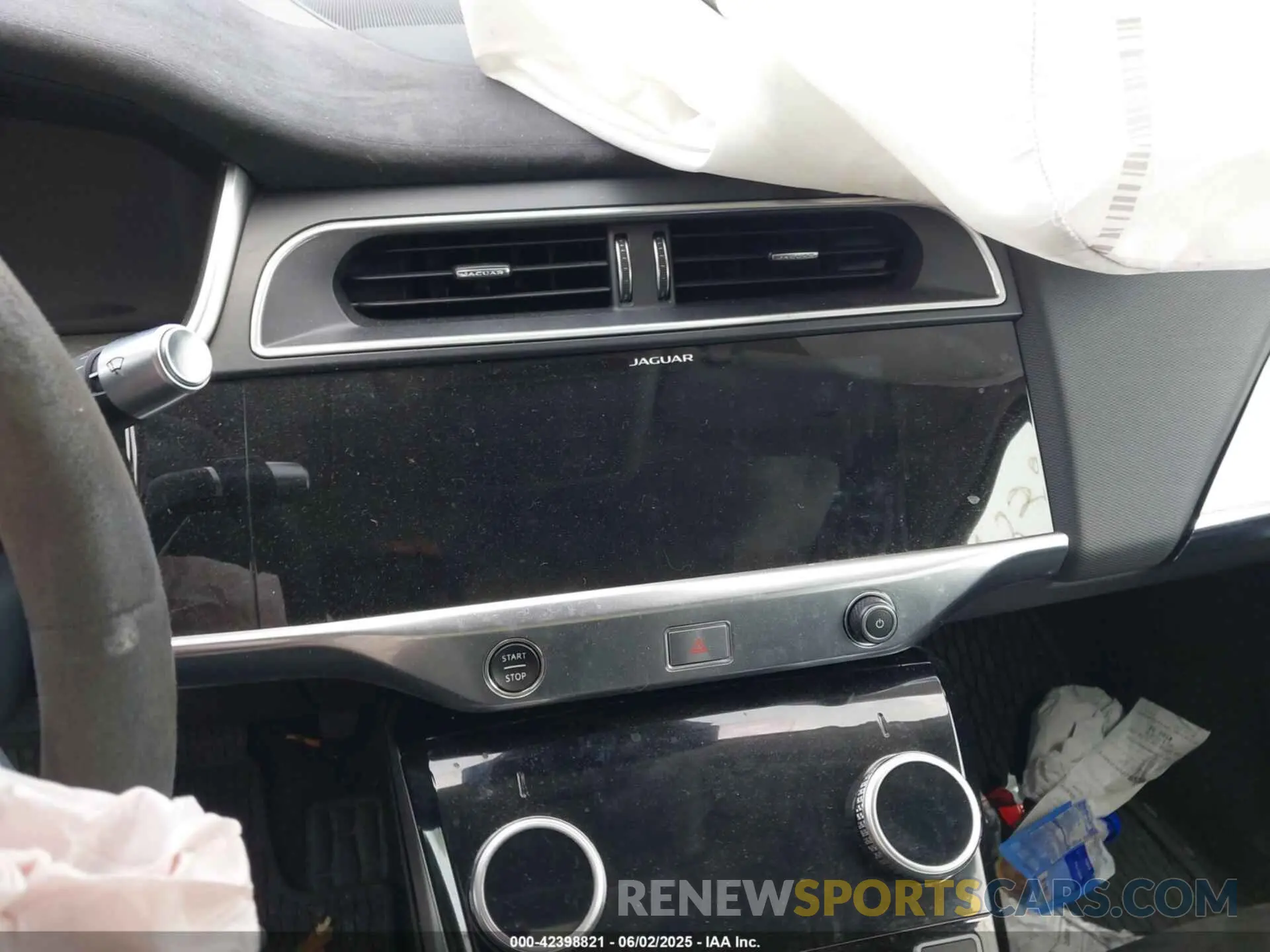 18 Photograph of a damaged car SADHD2S19K1F67336 JAGUAR I-PACE 2019
