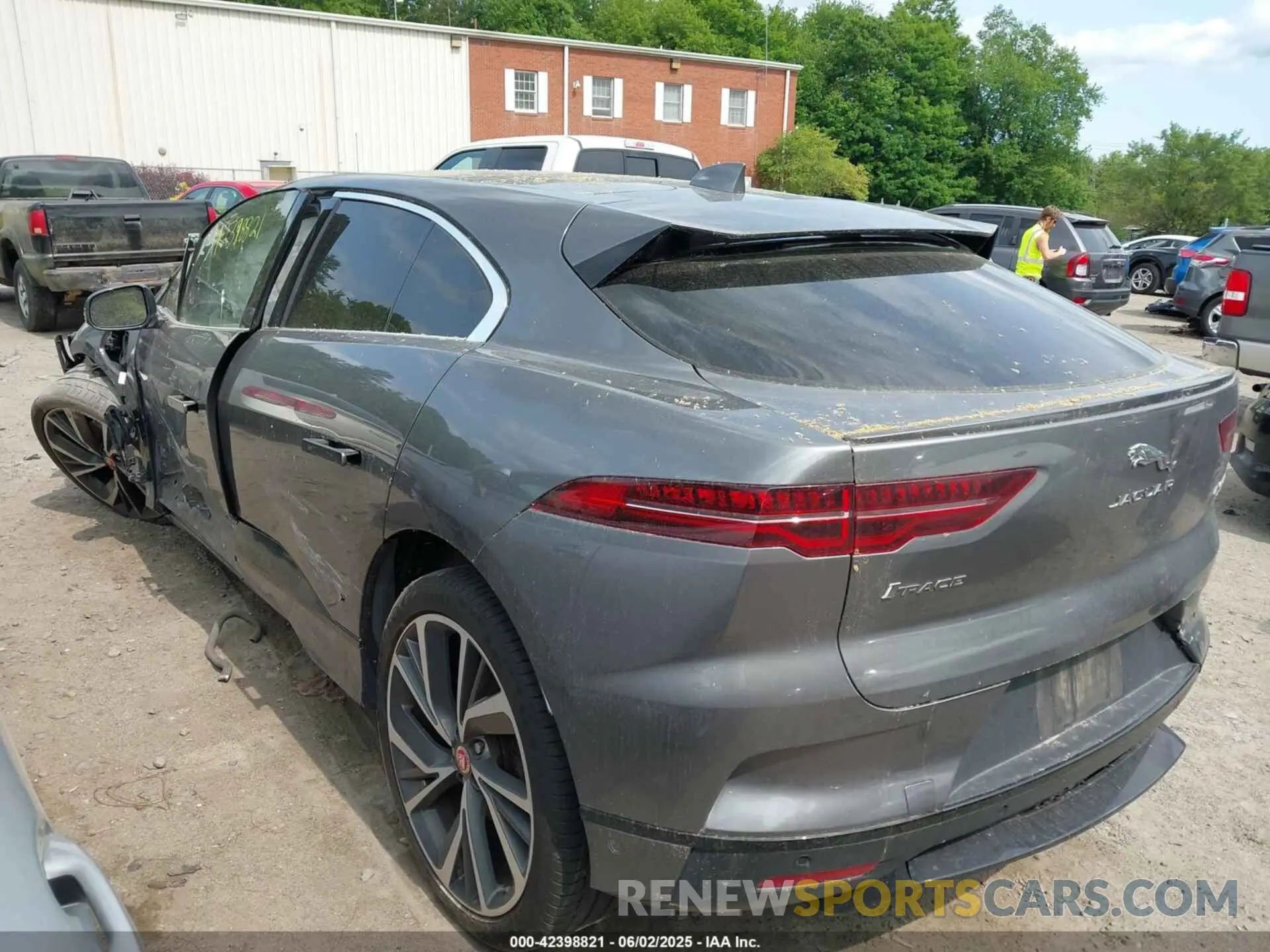 3 Photograph of a damaged car SADHD2S19K1F67336 JAGUAR I-PACE 2019