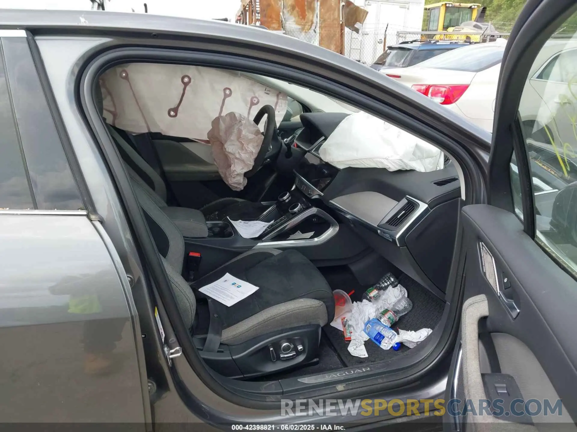 5 Photograph of a damaged car SADHD2S19K1F67336 JAGUAR I-PACE 2019