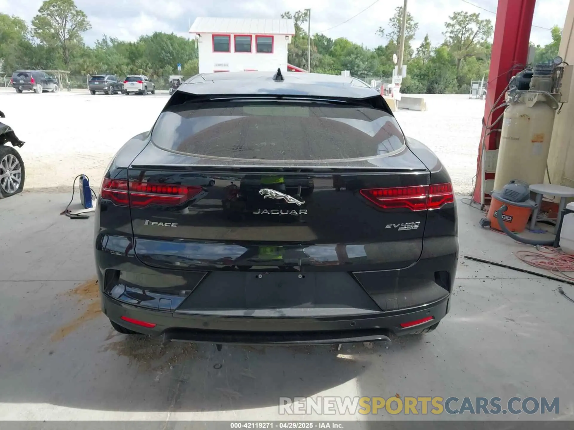 17 Photograph of a damaged car SADHB2S15L1F79250 JAGUAR I-PACE 2020