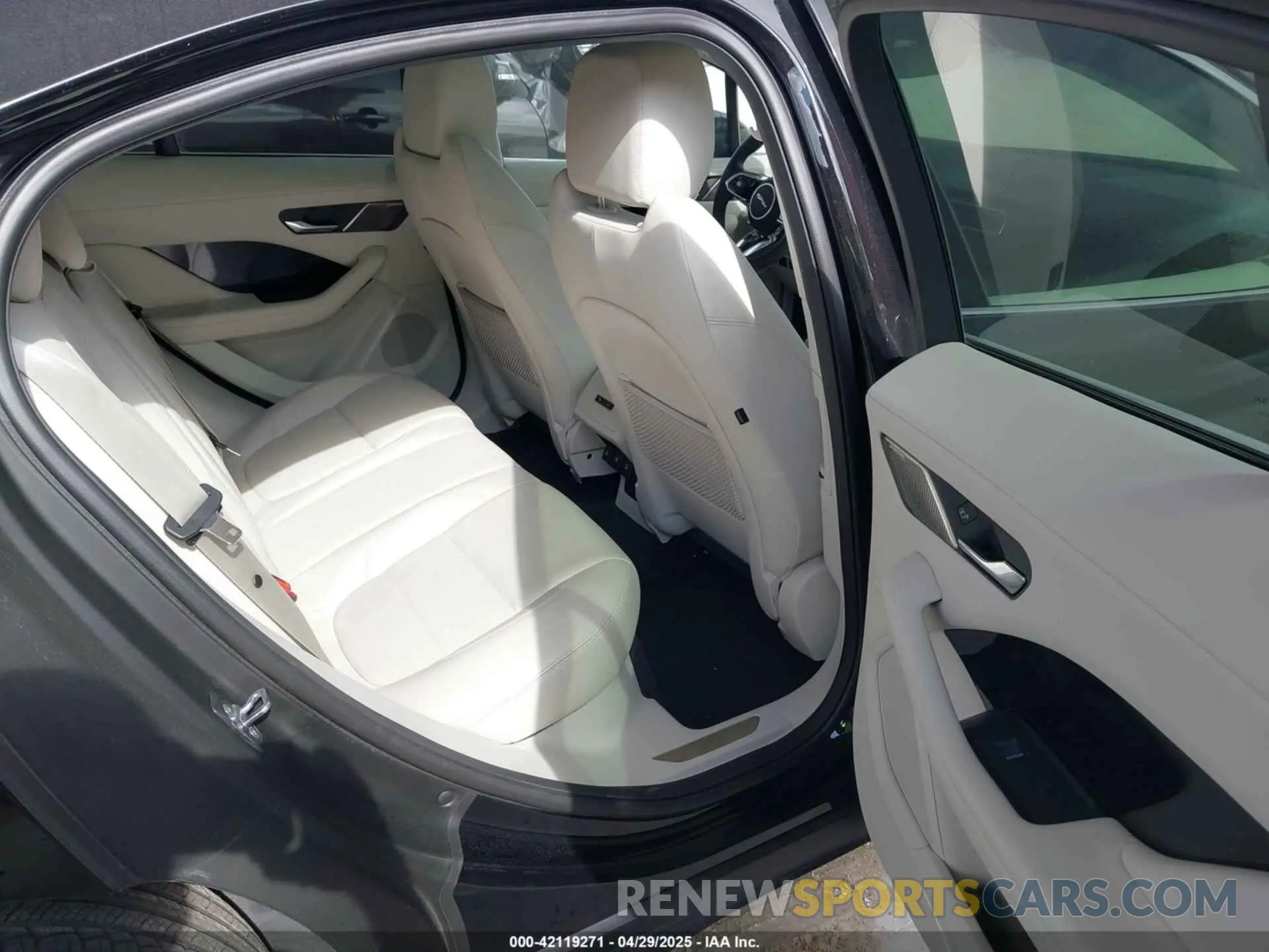 8 Photograph of a damaged car SADHB2S15L1F79250 JAGUAR I-PACE 2020