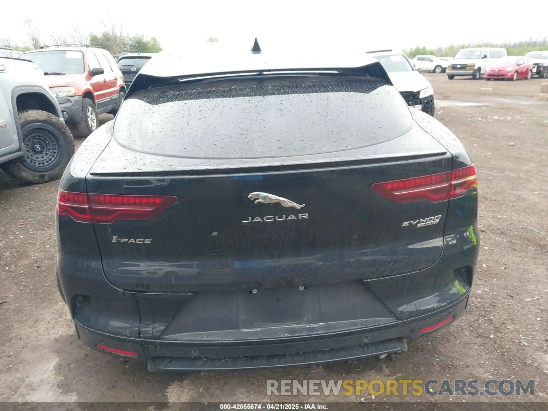 16 Photograph of a damaged car SADHC2S14L1F80256 JAGUAR I-PACE 2020