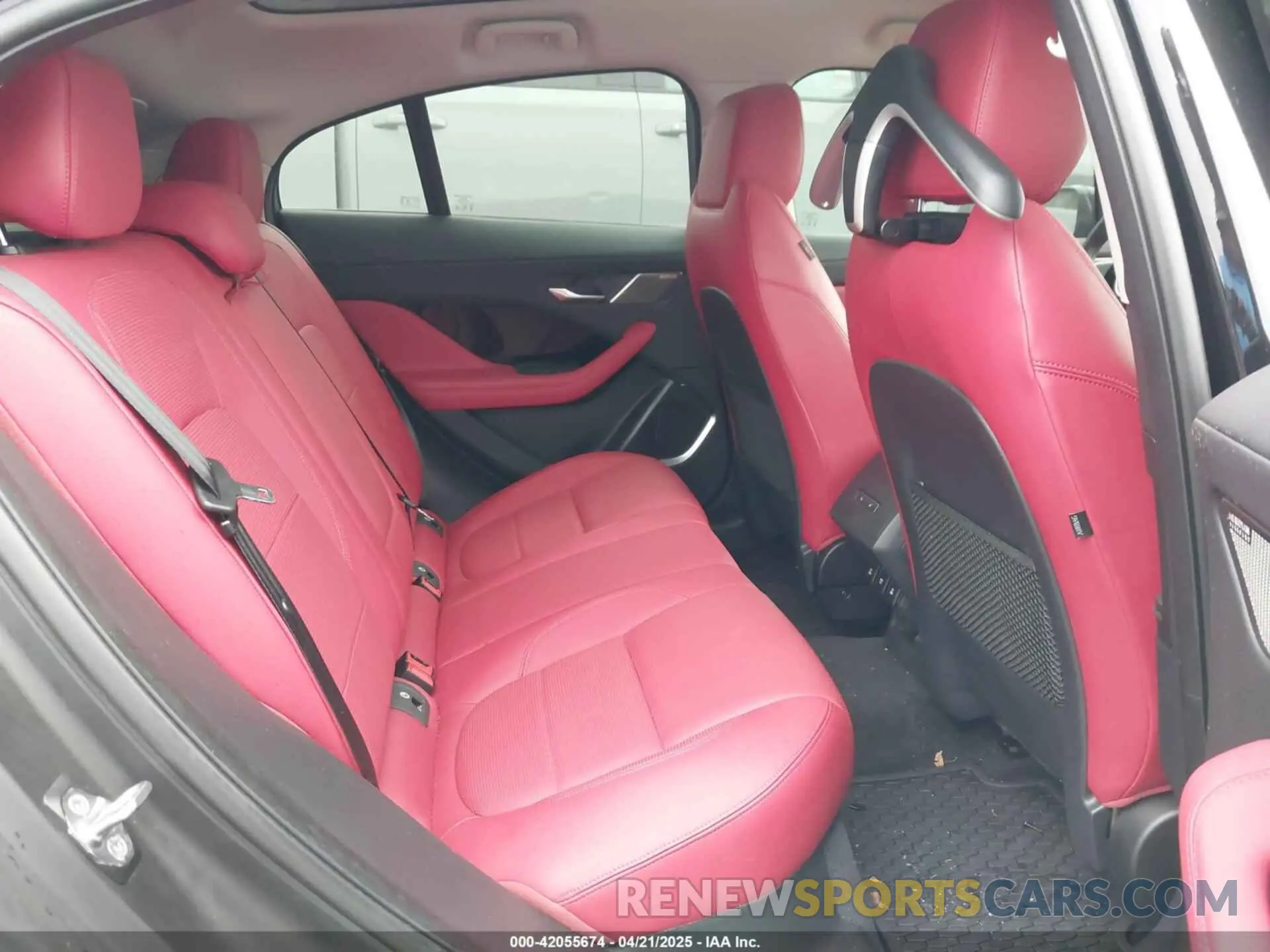8 Photograph of a damaged car SADHC2S14L1F80256 JAGUAR I-PACE 2020