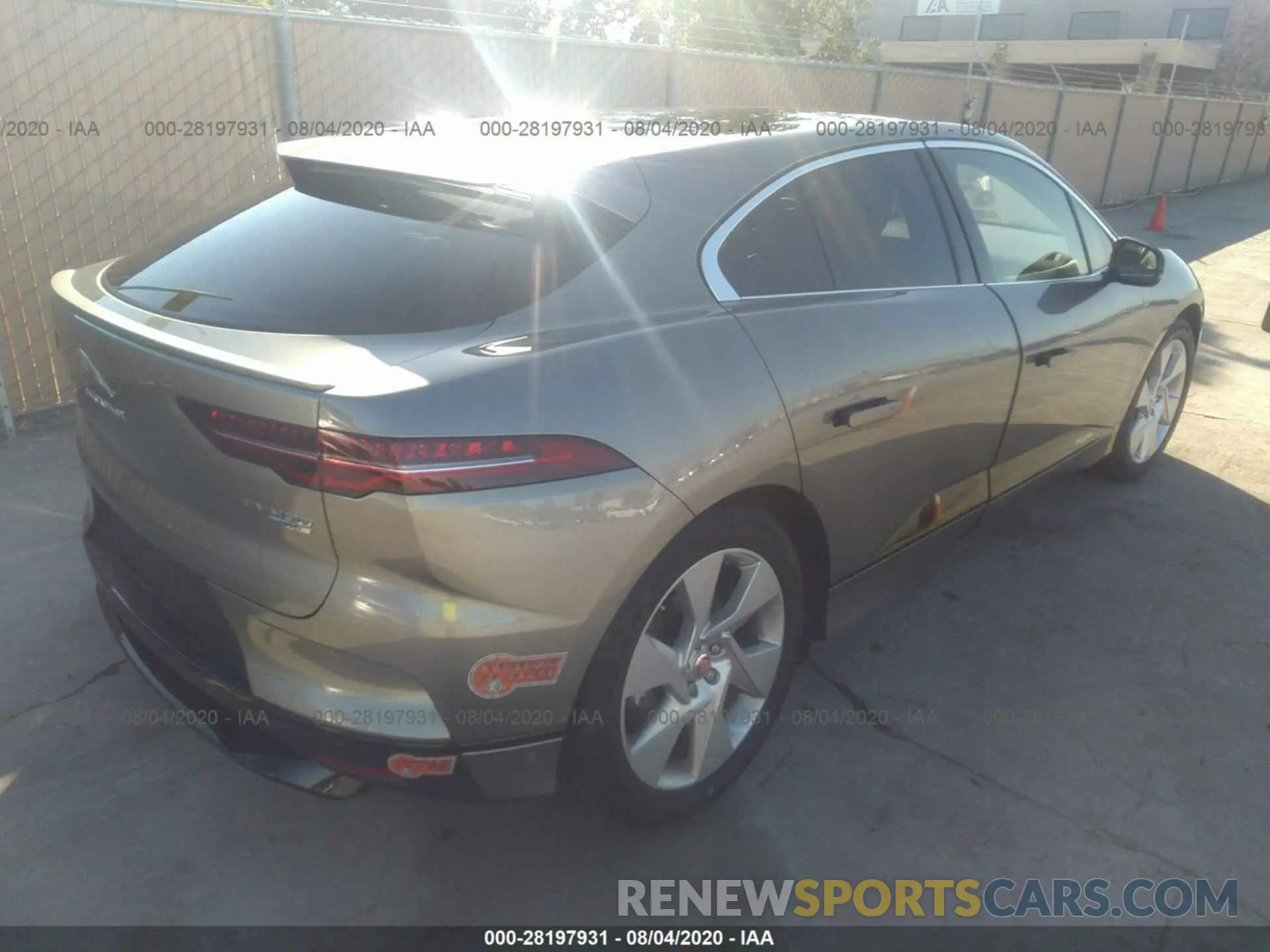 4 Photograph of a damaged car SADHC2S16L1F90299 JAGUAR I-PACE 2020
