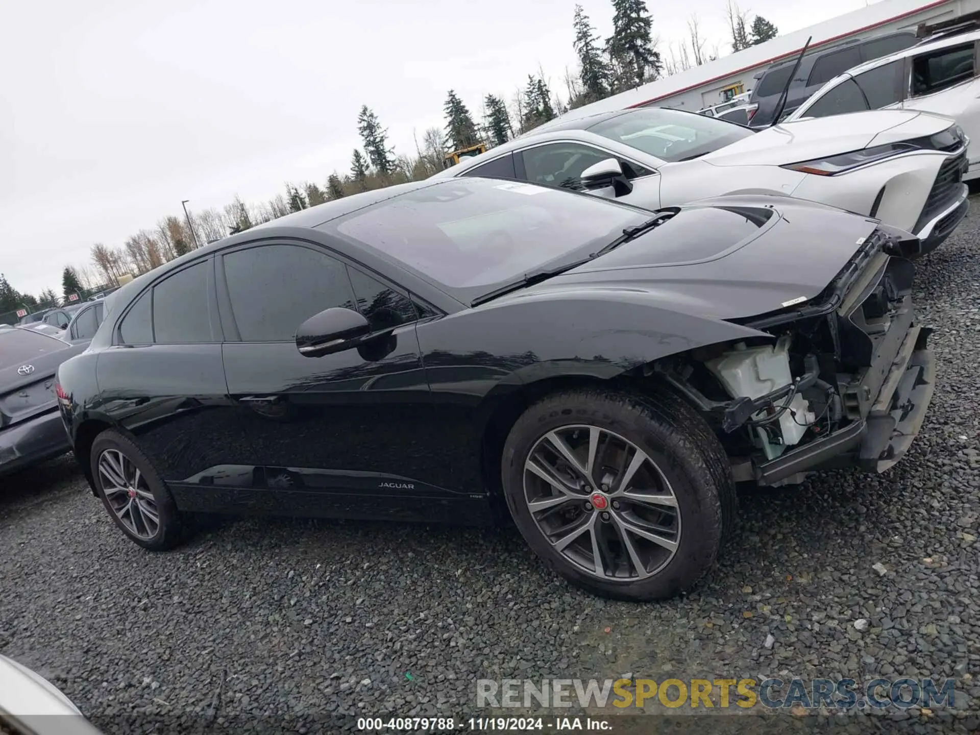 14 Photograph of a damaged car SADHD2S15L1F80649 JAGUAR I-PACE 2020