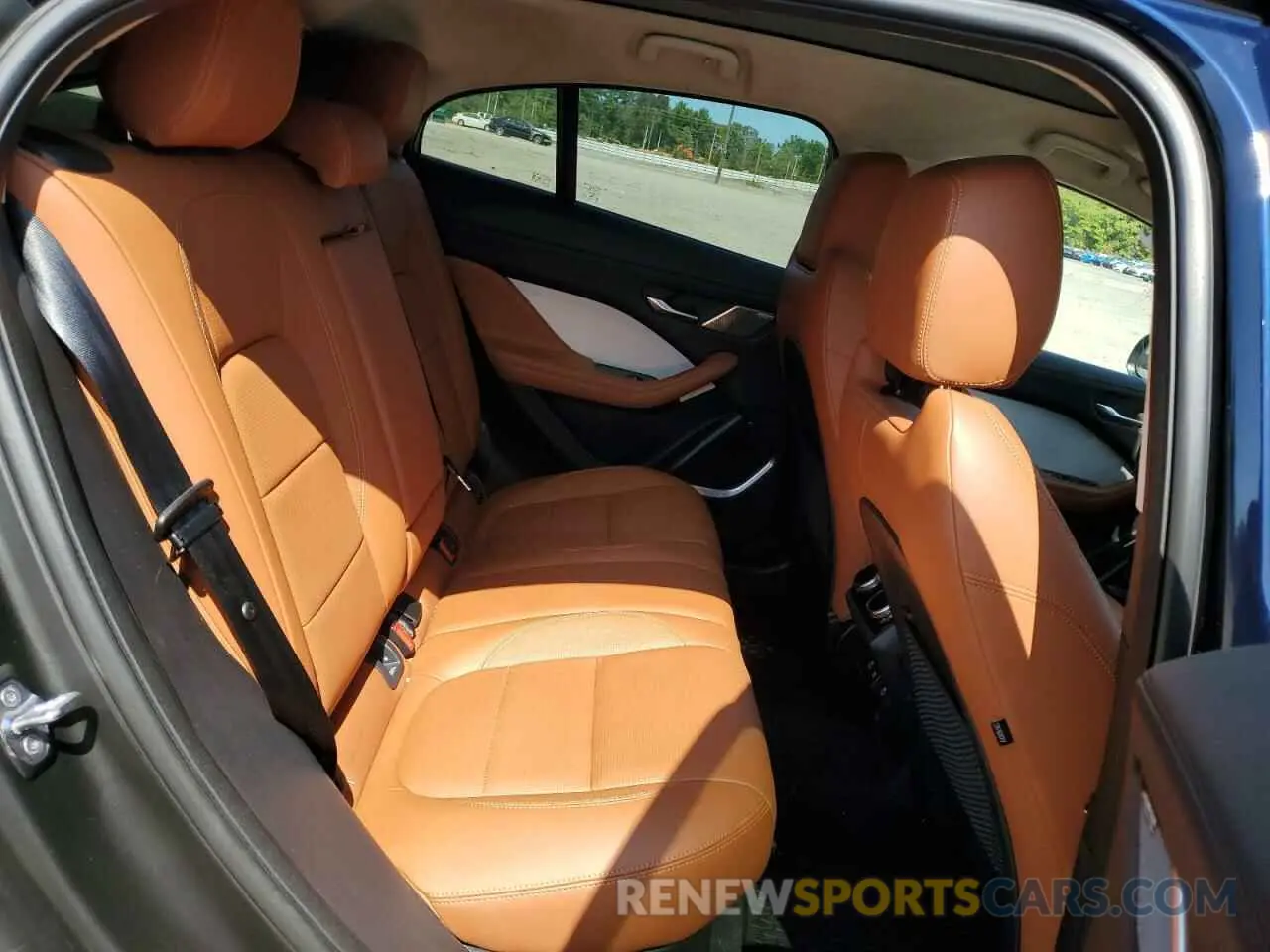 11 Photograph of a damaged car SADHD2S13N1621117 JAGUAR I-PACE 2022