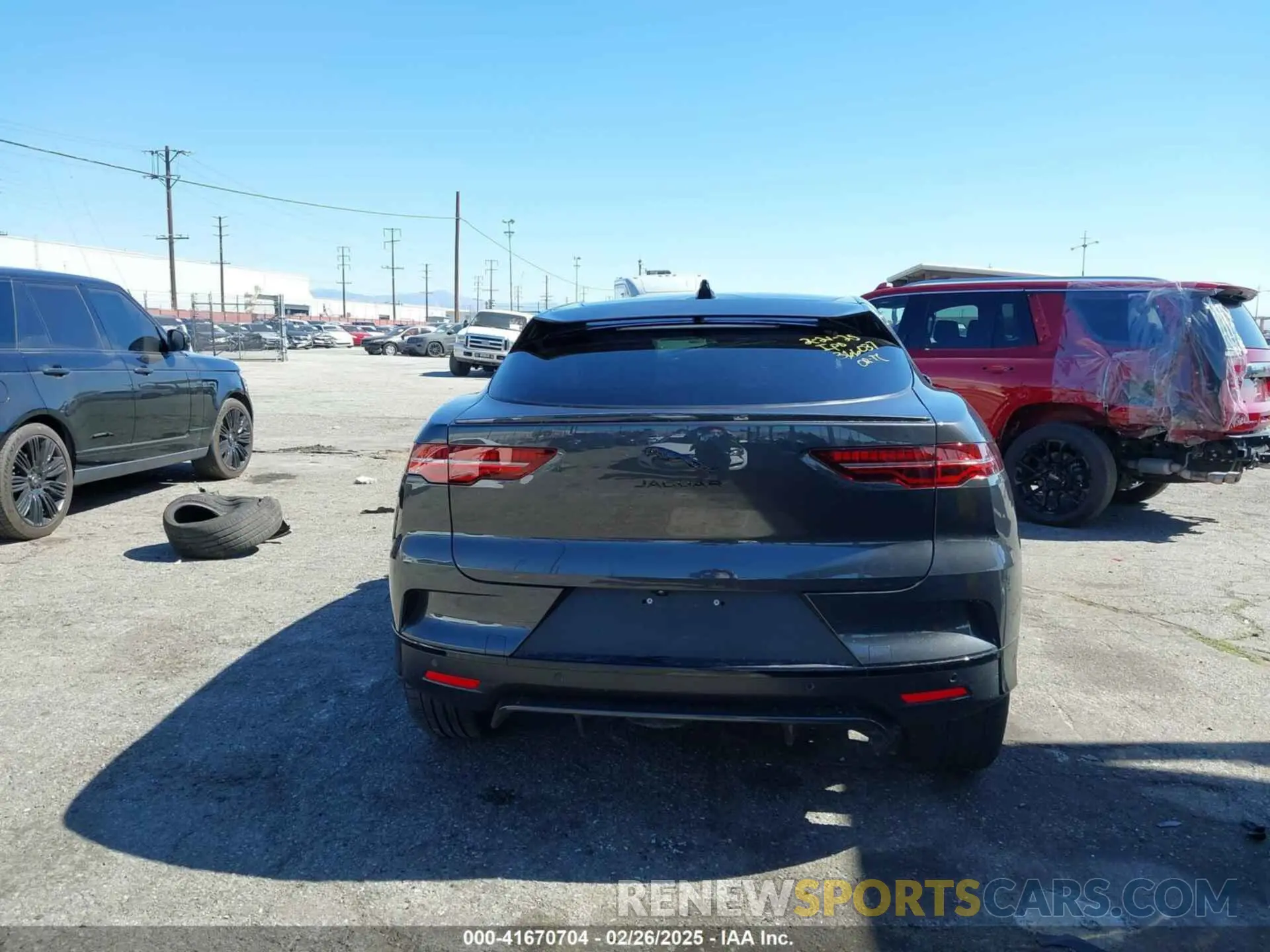 16 Photograph of a damaged car SADHM2S10R1632727 JAGUAR I-PACE 2024