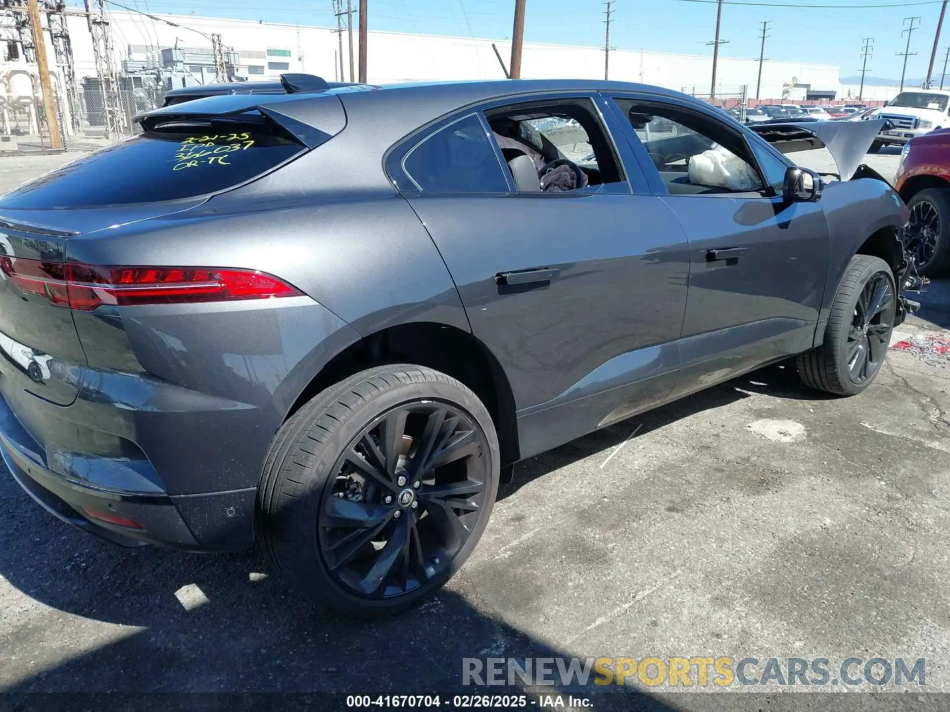 4 Photograph of a damaged car SADHM2S10R1632727 JAGUAR I-PACE 2024